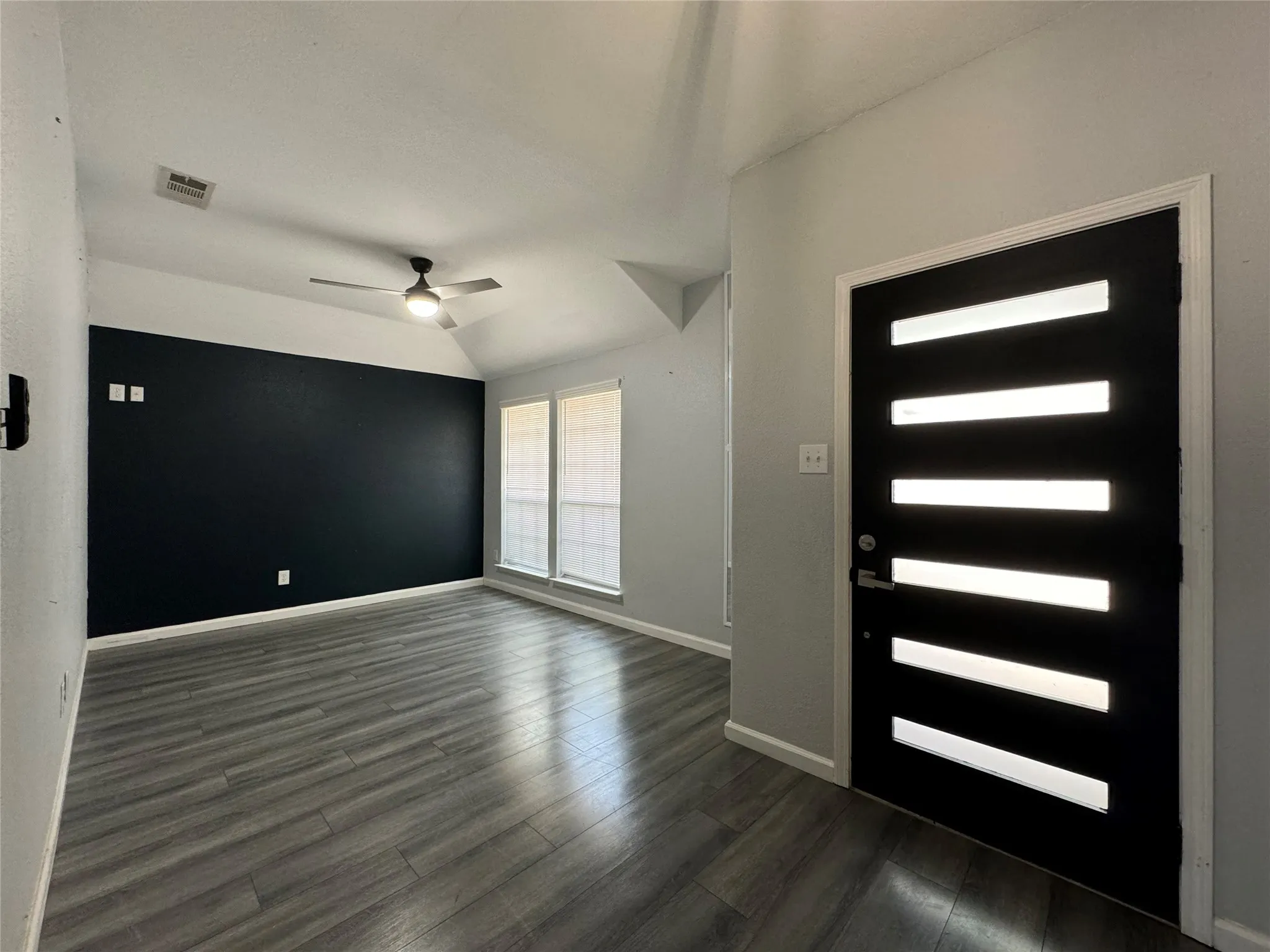 Single Family Residence For Rent in Denton County , 2303 Mackinac Drive, Frisco, Texas 75033, 3 Bedroom, 2 Bathroom, 2 Garage spaces, 1,872 Sqft, built in 2005, mls#21322731, Real Estate Agent in Frisco, Homes For Rent in Denton county, Homes For Rent in Frisco, Realtor in Frisco Texas, Real Estate Brokerage Independent Realty Texas, Luminita Cordes Realtor