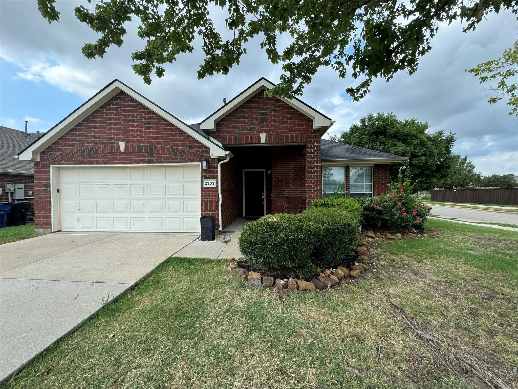 Single Family Residence For Rent in Denton County , 2303 Mackinac Drive, Frisco, Texas 75033, 3 Bedroom, 2 Bathroom, 2 Garage spaces, 1,872 Sqft, built in 2005, mls#21322731, Real Estate Agent in Frisco, Homes For Rent in Denton county, Homes For Rent in Frisco, Realtor in Frisco Texas, Real Estate Brokerage Independent Realty Texas, Luminita Cordes Realtor
