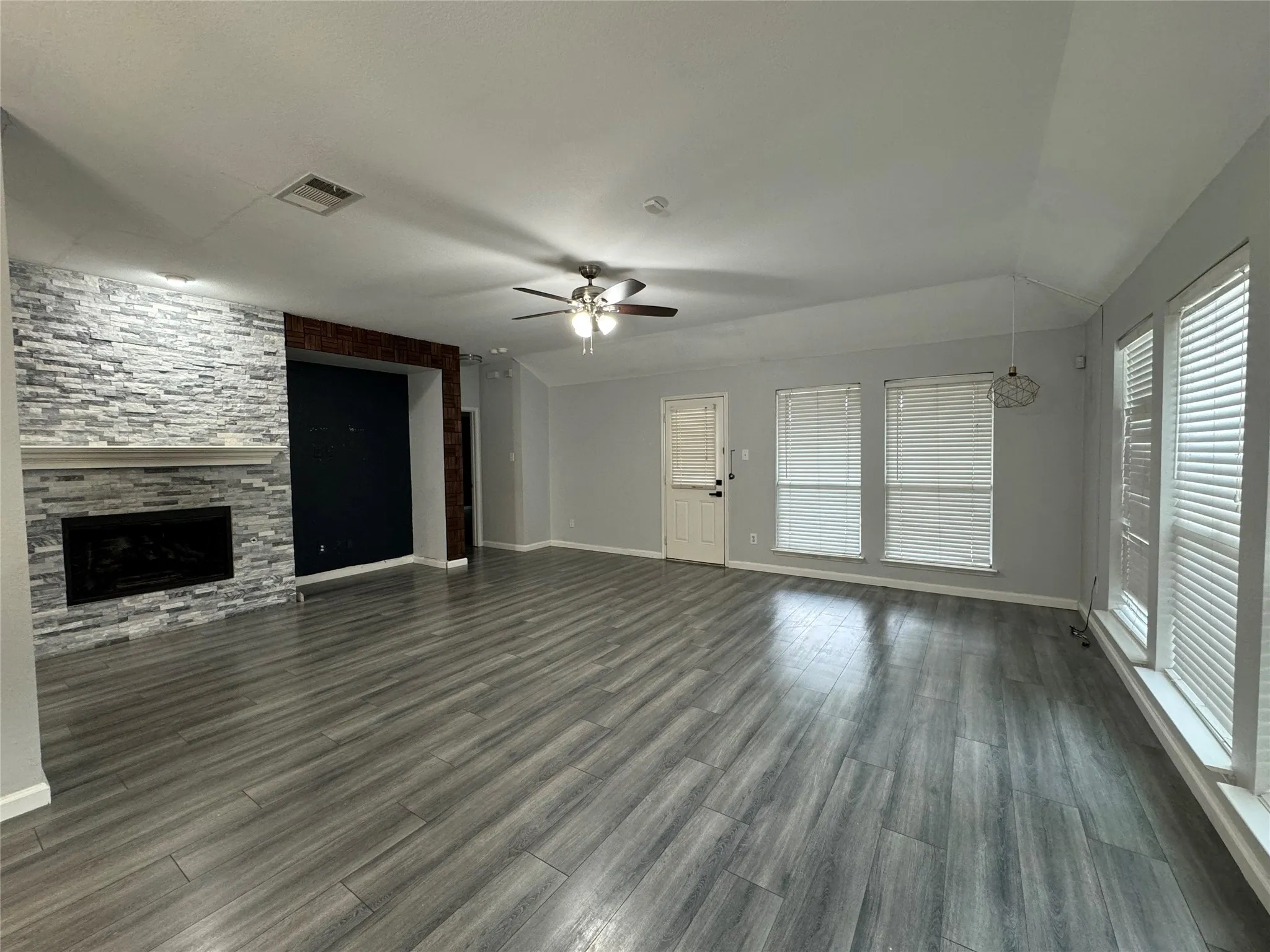 Single Family Residence For Rent in Denton County , 2303 Mackinac Drive, Frisco, Texas 75033, 3 Bedroom, 2 Bathroom, 2 Garage spaces, 1,872 Sqft, built in 2005, mls#21322731, Real Estate Agent in Frisco, Homes For Rent in Denton county, Homes For Rent in Frisco, Realtor in Frisco Texas, Real Estate Brokerage Independent Realty Texas, Luminita Cordes Realtor