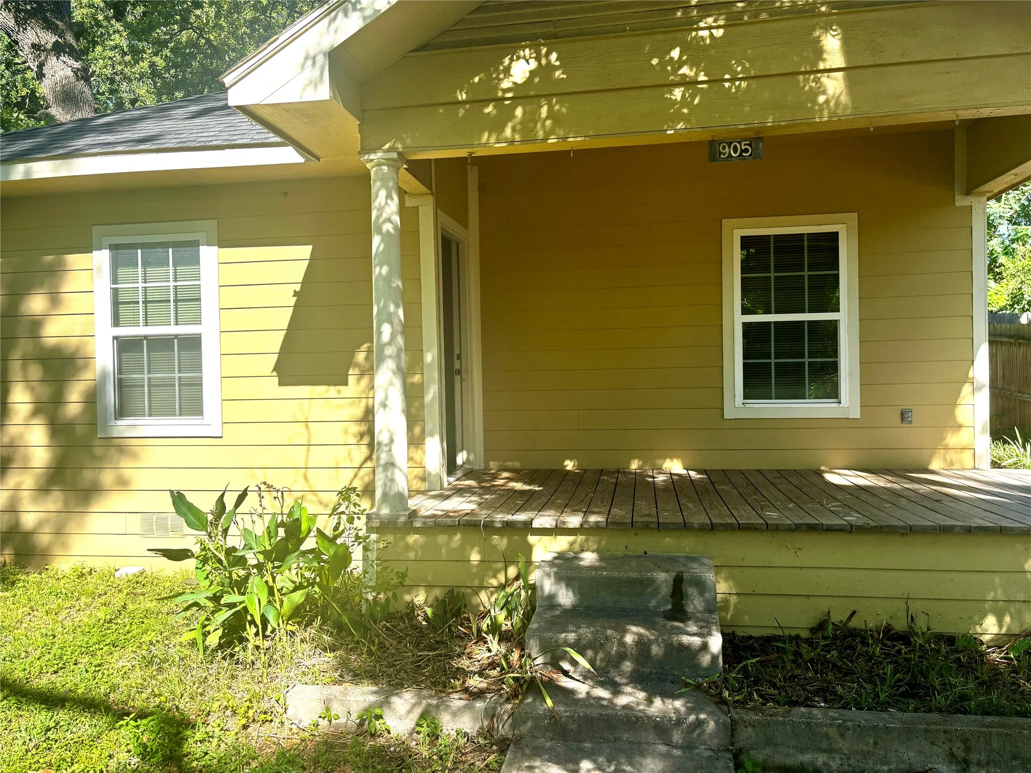 Single Family Residence For Rent in Tarrant County , 905 Isbell Road, Fort Worth, Texas 76114, 2 Bedroom, 1 Bathroom, Garage spaces, 1,316 Sqft, built in 1933, mls#21322745, Real Estate Agent in Fort Worth, Homes For Rent in Tarrant county, Homes For Rent in Fort Worth, Realtor in Fort Worth Texas, Real Estate Brokerage Independent Realty Texas, Luminita Cordes Realtor