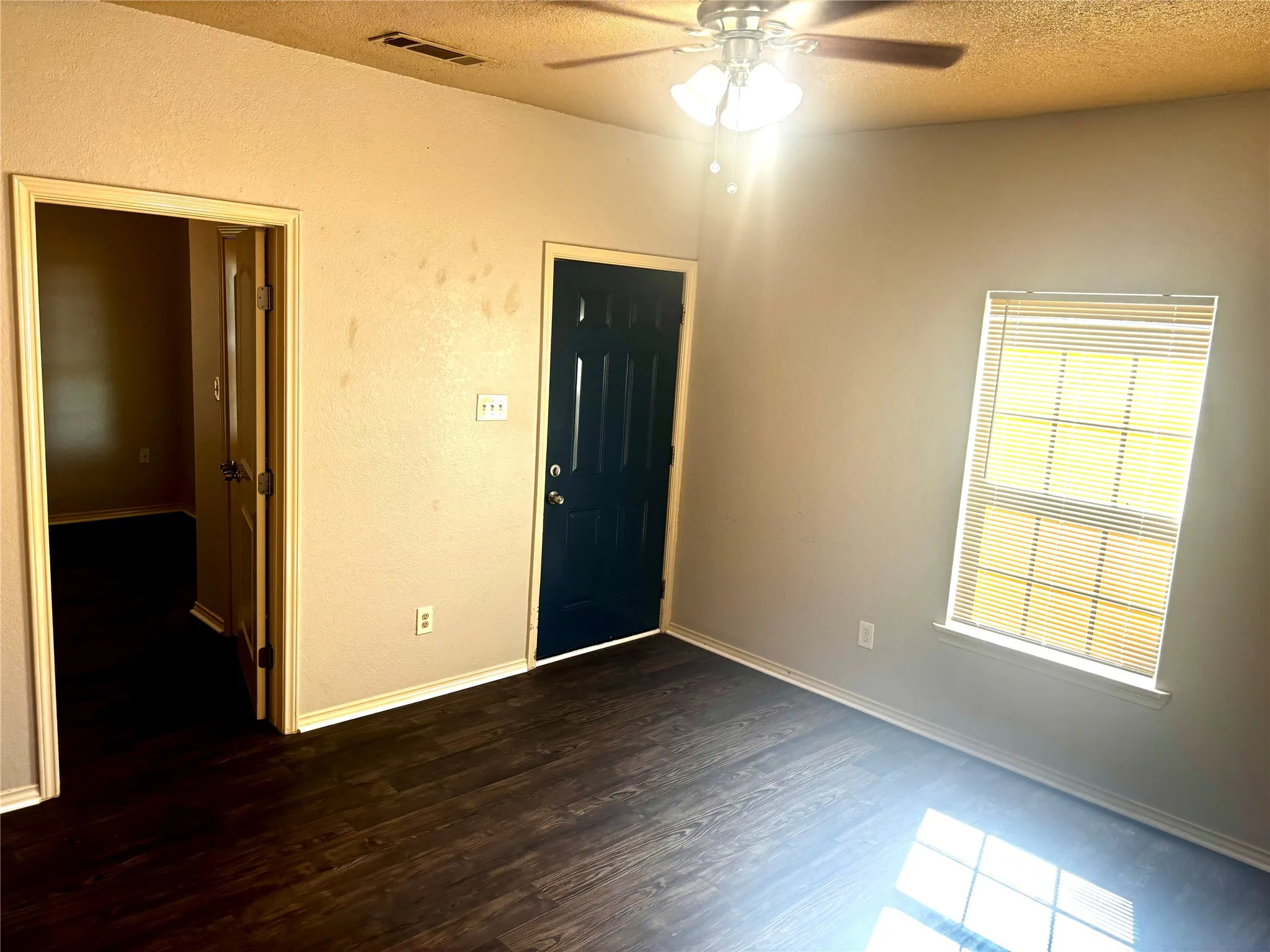 Single Family Residence For Rent in Tarrant County , 905 Isbell Road, Fort Worth, Texas 76114, 2 Bedroom, 1 Bathroom, Garage spaces, 1,316 Sqft, built in 1933, mls#21322745, Real Estate Agent in Fort Worth, Homes For Rent in Tarrant county, Homes For Rent in Fort Worth, Realtor in Fort Worth Texas, Real Estate Brokerage Independent Realty Texas, Luminita Cordes Realtor
