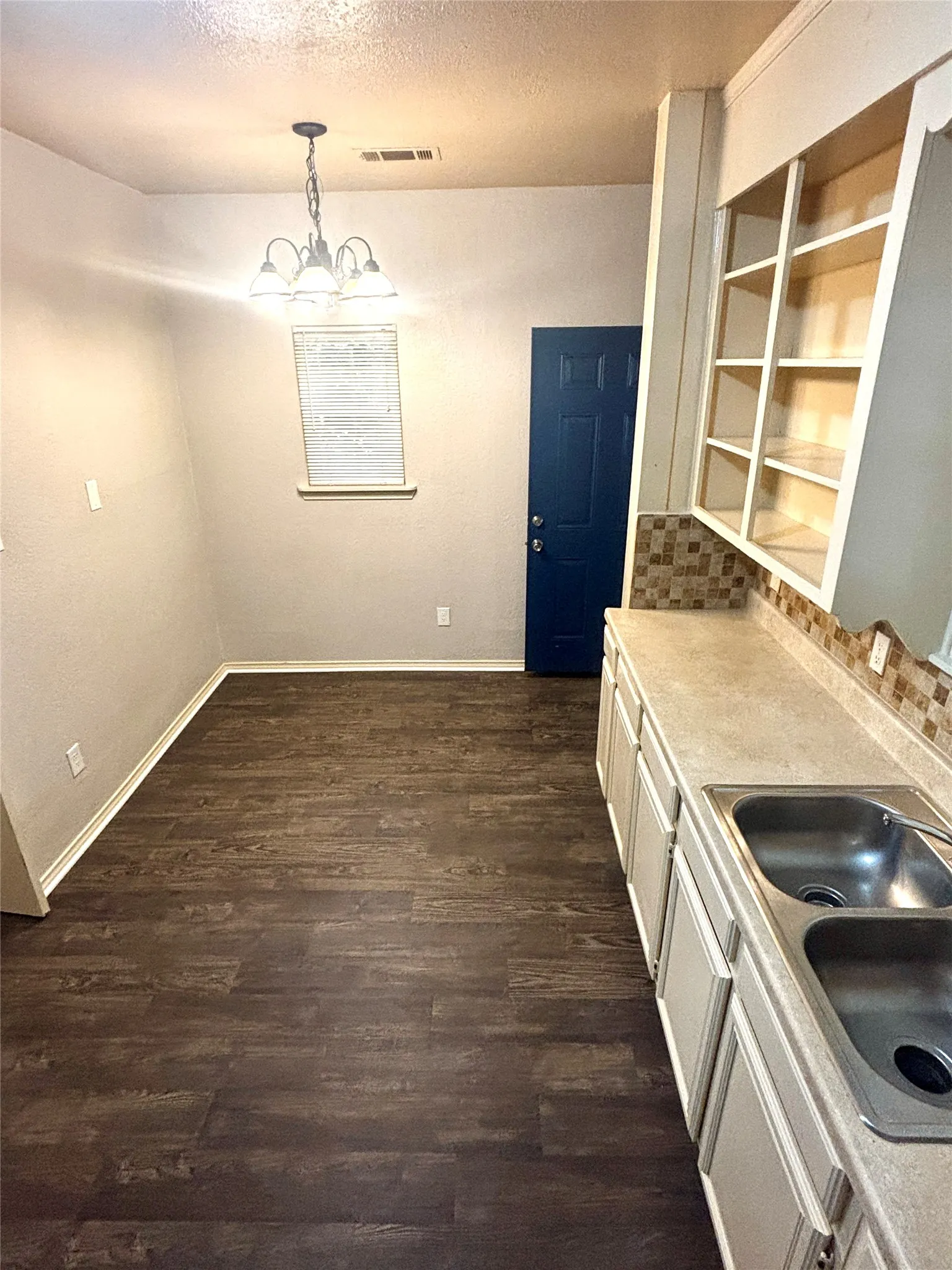 Single Family Residence For Rent in Tarrant County , 905 Isbell Road, Fort Worth, Texas 76114, 2 Bedroom, 1 Bathroom, Garage spaces, 1,316 Sqft, built in 1933, mls#21322745, Real Estate Agent in Fort Worth, Homes For Rent in Tarrant county, Homes For Rent in Fort Worth, Realtor in Fort Worth Texas, Real Estate Brokerage Independent Realty Texas, Luminita Cordes Realtor