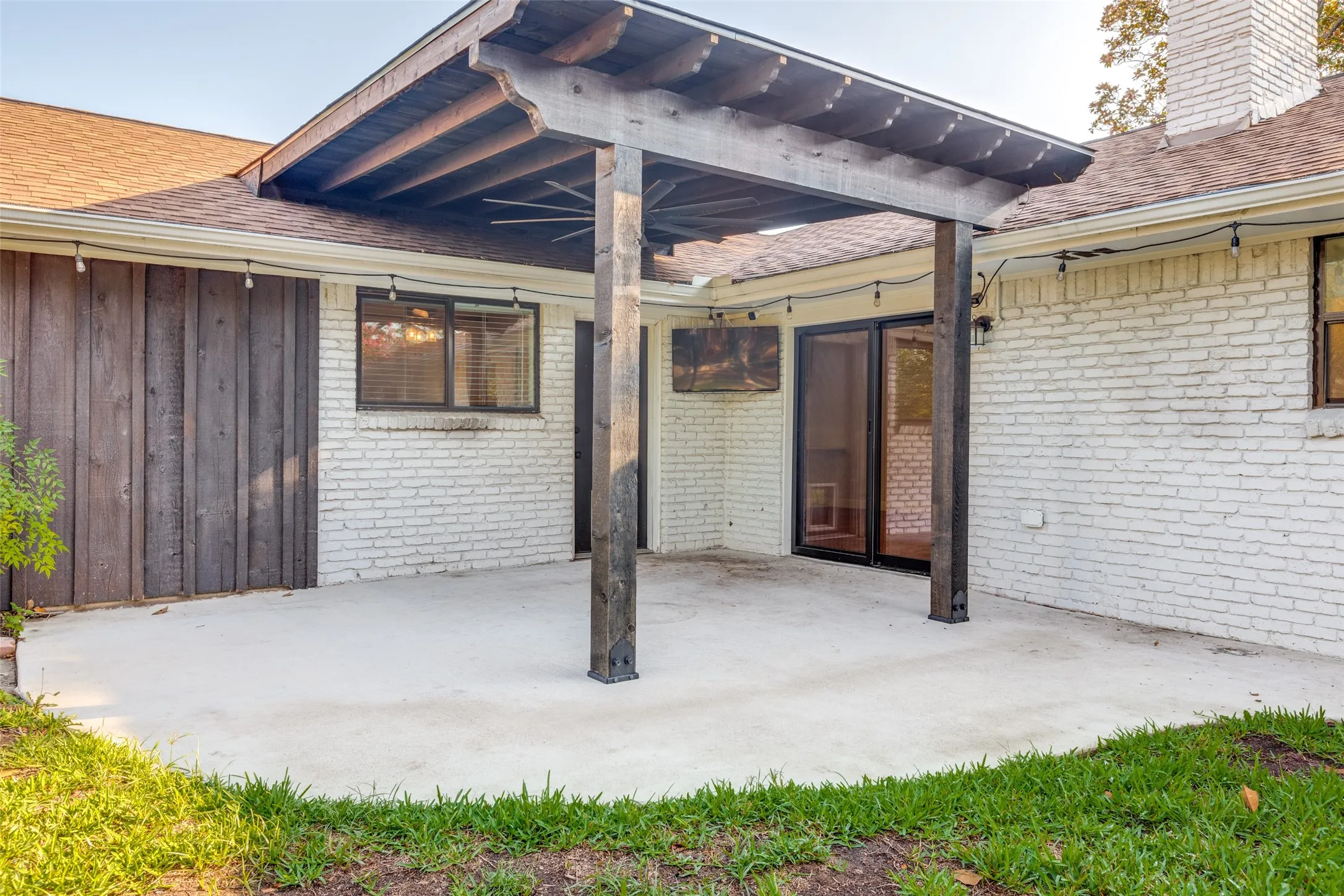Single Family Residence For Rent in Dallas County , 8647 Langdale Circle, Dallas, Texas 75238, 4 Bedroom, 3 Bathroom, 2 Garage spaces, 2,300 Sqft, built in 1968, mls#21322293, Real Estate Agent in Dallas, Homes For Rent in Dallas county, Homes For Rent in Dallas, Realtor in Dallas Texas, Real Estate Brokerage Independent Realty Texas, Luminita Cordes Realtor