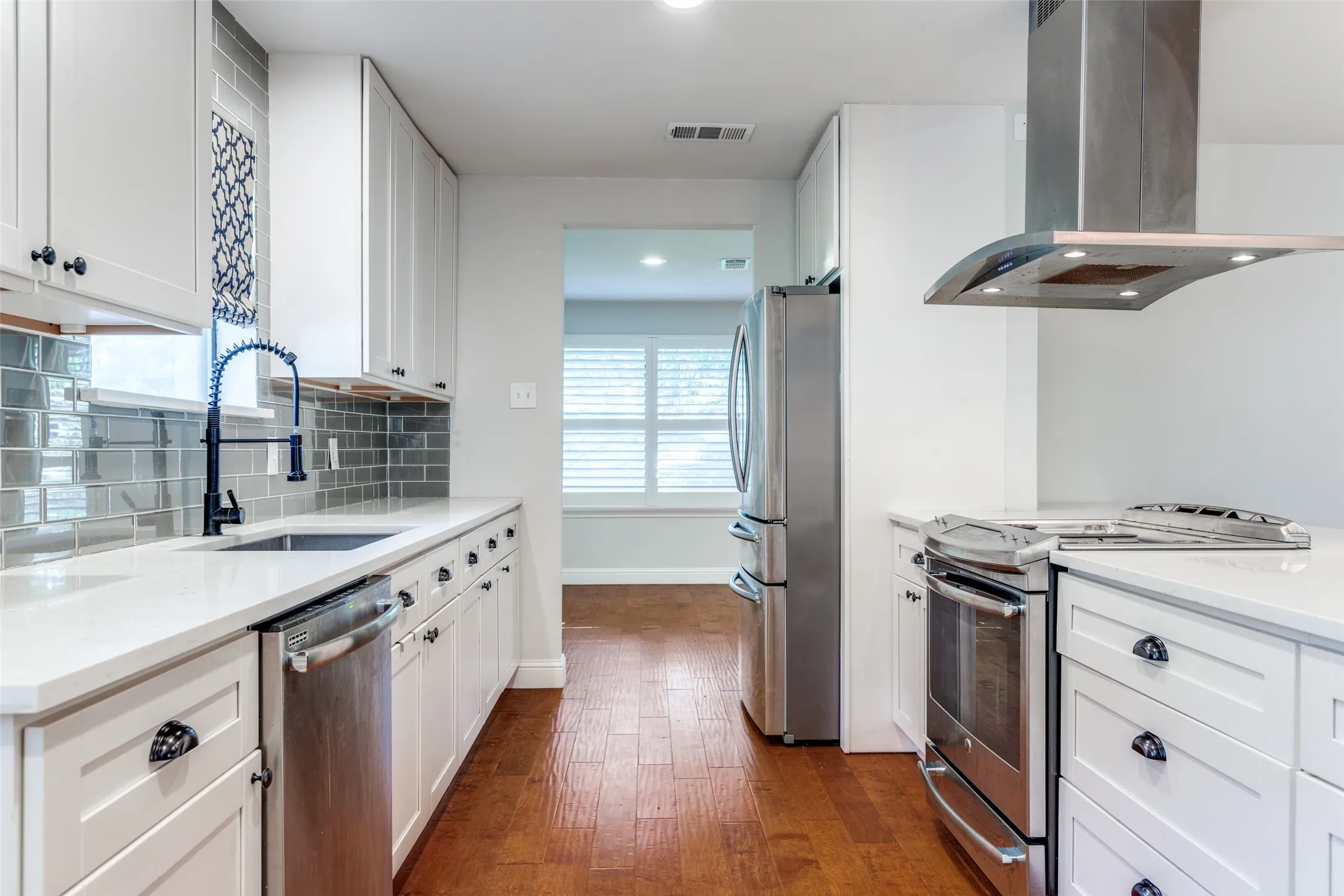 Single Family Residence For Rent in Dallas County , 8647 Langdale Circle, Dallas, Texas 75238, 4 Bedroom, 3 Bathroom, 2 Garage spaces, 2,300 Sqft, built in 1968, mls#21322293, Real Estate Agent in Dallas, Homes For Rent in Dallas county, Homes For Rent in Dallas, Realtor in Dallas Texas, Real Estate Brokerage Independent Realty Texas, Luminita Cordes Realtor