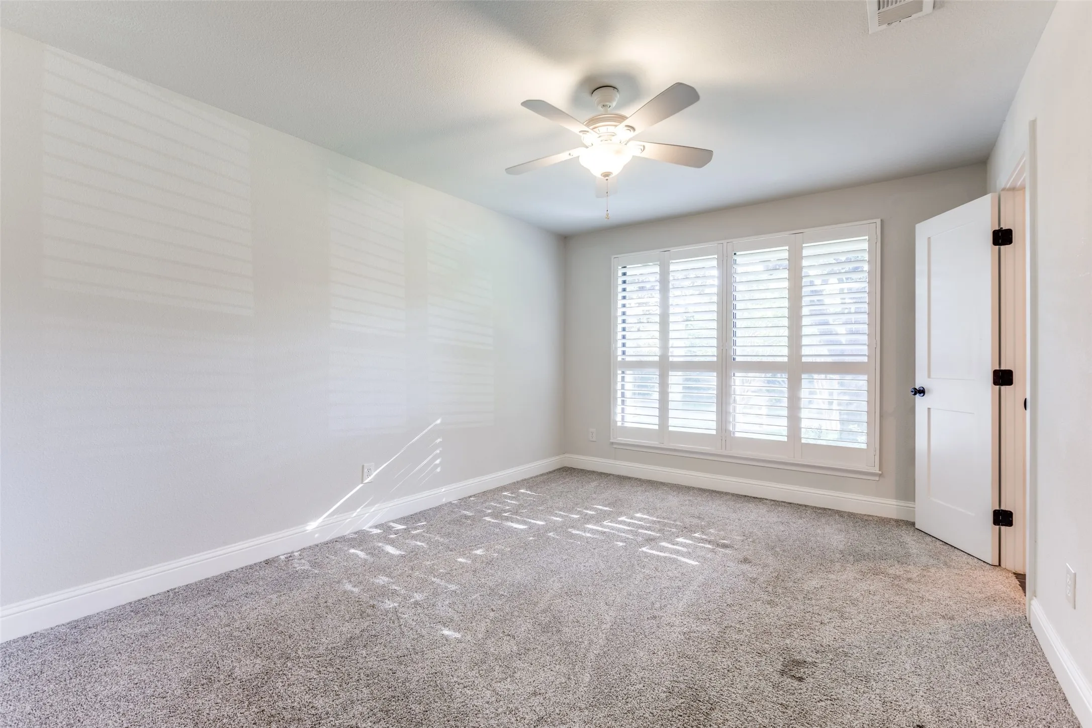 Single Family Residence For Rent in Dallas County , 8647 Langdale Circle, Dallas, Texas 75238, 4 Bedroom, 3 Bathroom, 2 Garage spaces, 2,300 Sqft, built in 1968, mls#21322293, Real Estate Agent in Dallas, Homes For Rent in Dallas county, Homes For Rent in Dallas, Realtor in Dallas Texas, Real Estate Brokerage Independent Realty Texas, Luminita Cordes Realtor