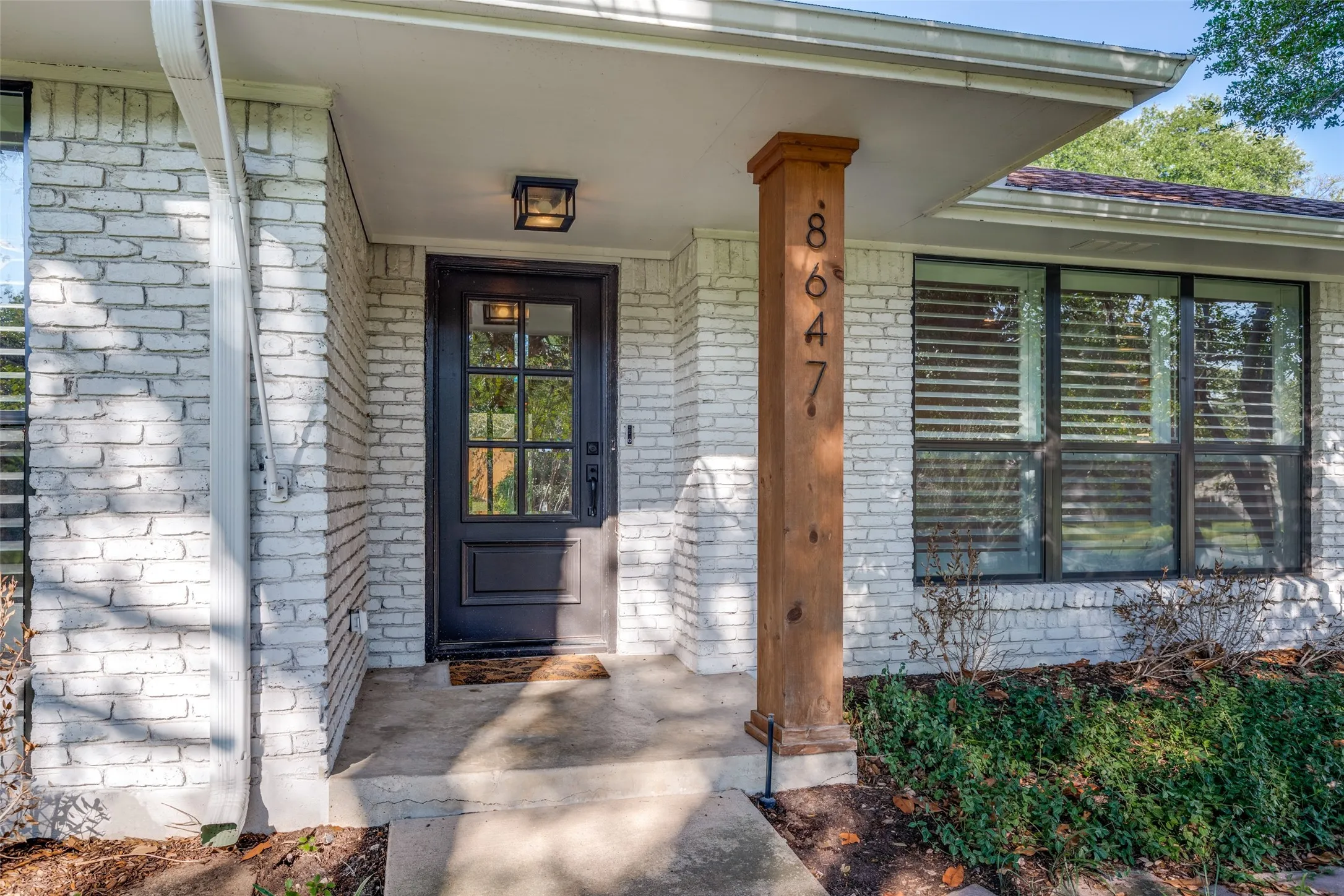 Single Family Residence For Rent in Dallas County , 8647 Langdale Circle, Dallas, Texas 75238, 4 Bedroom, 3 Bathroom, 2 Garage spaces, 2,300 Sqft, built in 1968, mls#21322293, Real Estate Agent in Dallas, Homes For Rent in Dallas county, Homes For Rent in Dallas, Realtor in Dallas Texas, Real Estate Brokerage Independent Realty Texas, Luminita Cordes Realtor