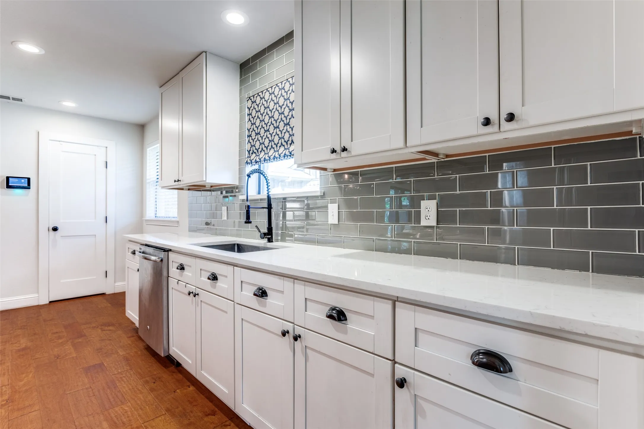 Single Family Residence For Rent in Dallas County , 8647 Langdale Circle, Dallas, Texas 75238, 4 Bedroom, 3 Bathroom, 2 Garage spaces, 2,300 Sqft, built in 1968, mls#21322293, Real Estate Agent in Dallas, Homes For Rent in Dallas county, Homes For Rent in Dallas, Realtor in Dallas Texas, Real Estate Brokerage Independent Realty Texas, Luminita Cordes Realtor