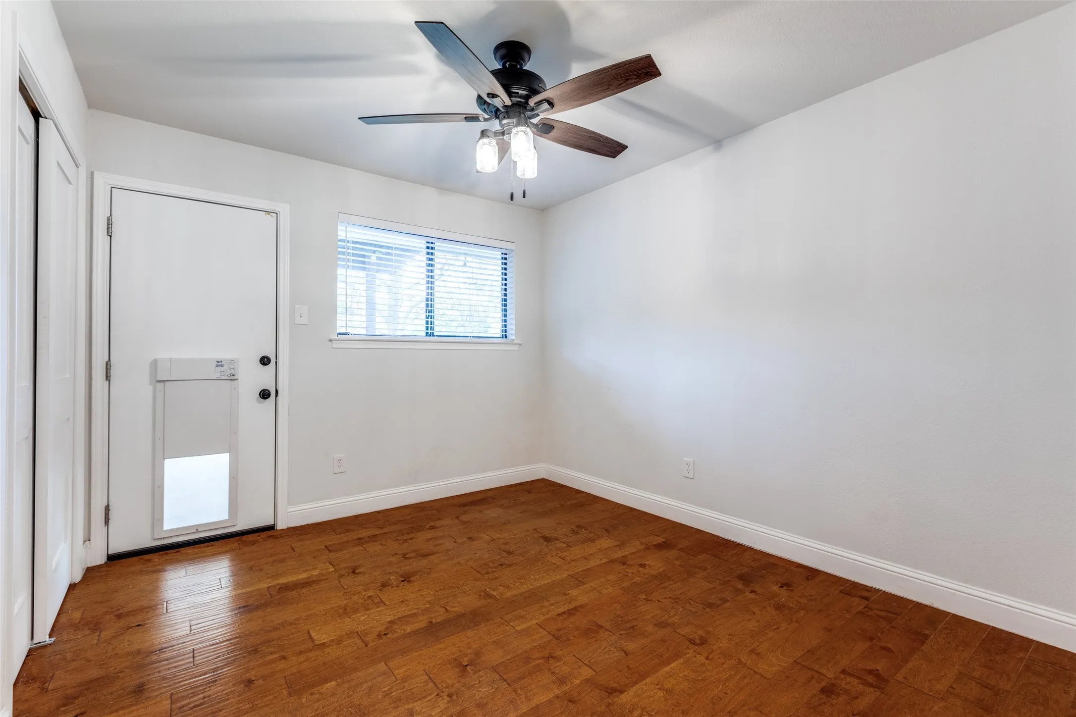 Single Family Residence For Rent in Dallas County , 8647 Langdale Circle, Dallas, Texas 75238, 4 Bedroom, 3 Bathroom, 2 Garage spaces, 2,300 Sqft, built in 1968, mls#21322293, Real Estate Agent in Dallas, Homes For Rent in Dallas county, Homes For Rent in Dallas, Realtor in Dallas Texas, Real Estate Brokerage Independent Realty Texas, Luminita Cordes Realtor