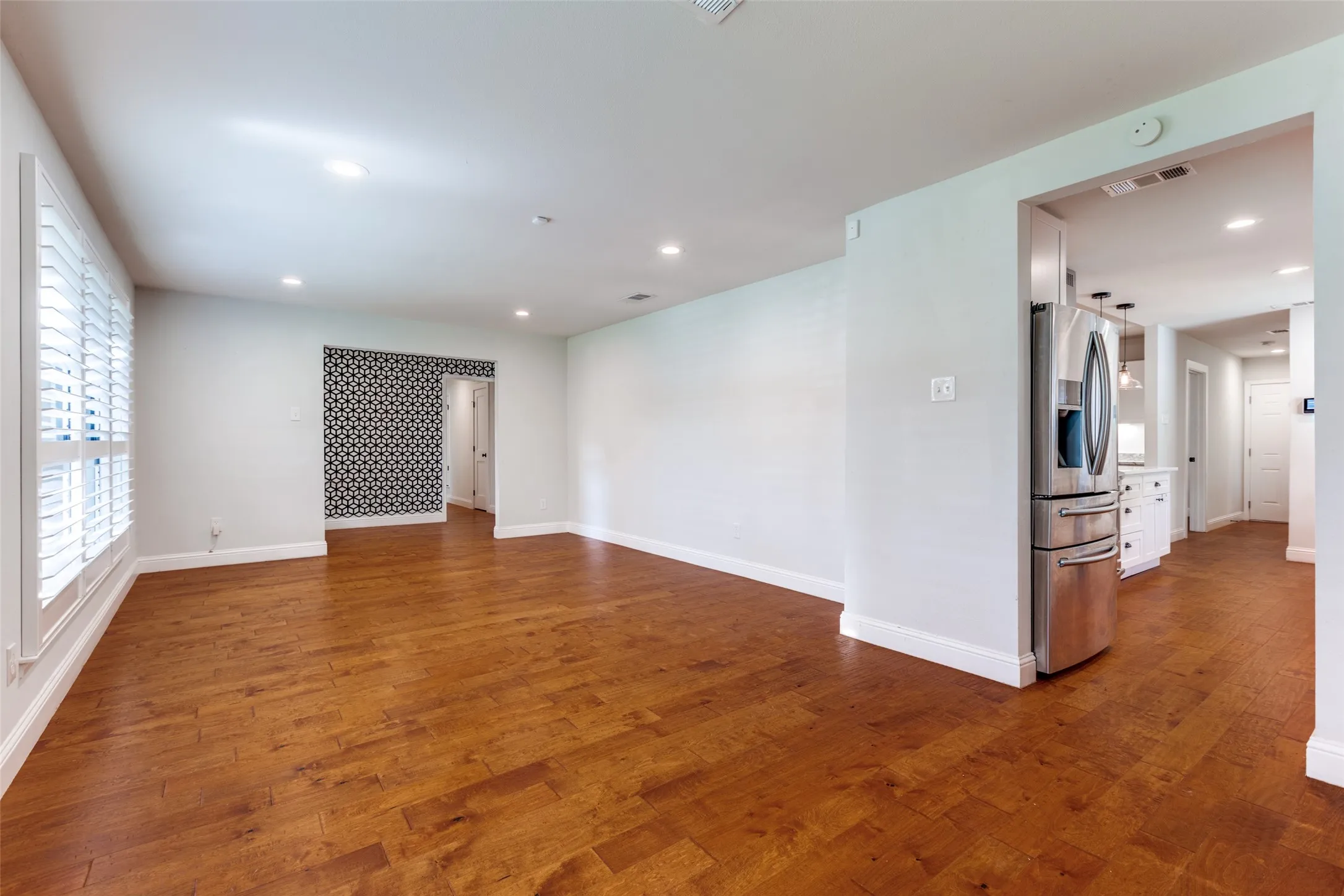 Single Family Residence For Rent in Dallas County , 8647 Langdale Circle, Dallas, Texas 75238, 4 Bedroom, 3 Bathroom, 2 Garage spaces, 2,300 Sqft, built in 1968, mls#21322293, Real Estate Agent in Dallas, Homes For Rent in Dallas county, Homes For Rent in Dallas, Realtor in Dallas Texas, Real Estate Brokerage Independent Realty Texas, Luminita Cordes Realtor