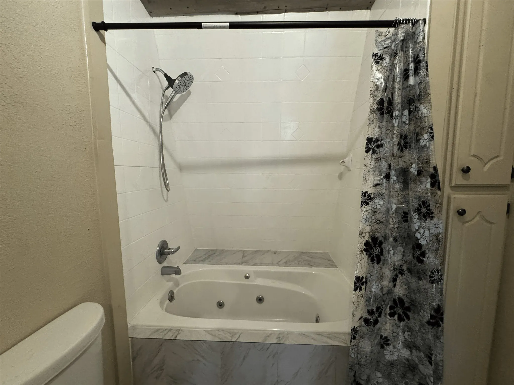 Single Family Residence For Sale in Taylor County , 2066 Vine Street, Abilene, Texas 79602, 3 Bedroom, 1 Bathroom, Garage spaces, 1,260 Sqft, built in 1982, mls#21322757, Real Estate Agent in Abilene, Homes For Sale in Taylor county, Homes For Sale in Abilene, Realtor in Abilene Texas, Real Estate Brokerage Independent Realty Texas, Luminita Cordes Realtor