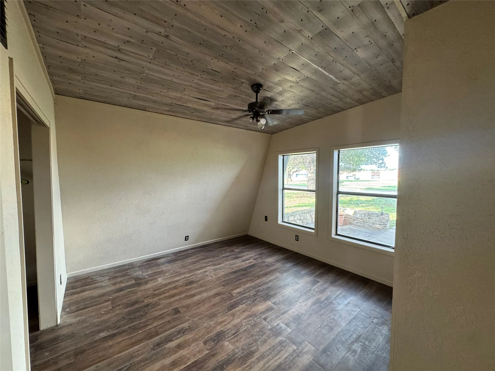 Single Family Residence For Sale in Taylor County , 2066 Vine Street, Abilene, Texas 79602, 3 Bedroom, 1 Bathroom, Garage spaces, 1,260 Sqft, built in 1982, mls#21322757, Real Estate Agent in Abilene, Homes For Sale in Taylor county, Homes For Sale in Abilene, Realtor in Abilene Texas, Real Estate Brokerage Independent Realty Texas, Luminita Cordes Realtor