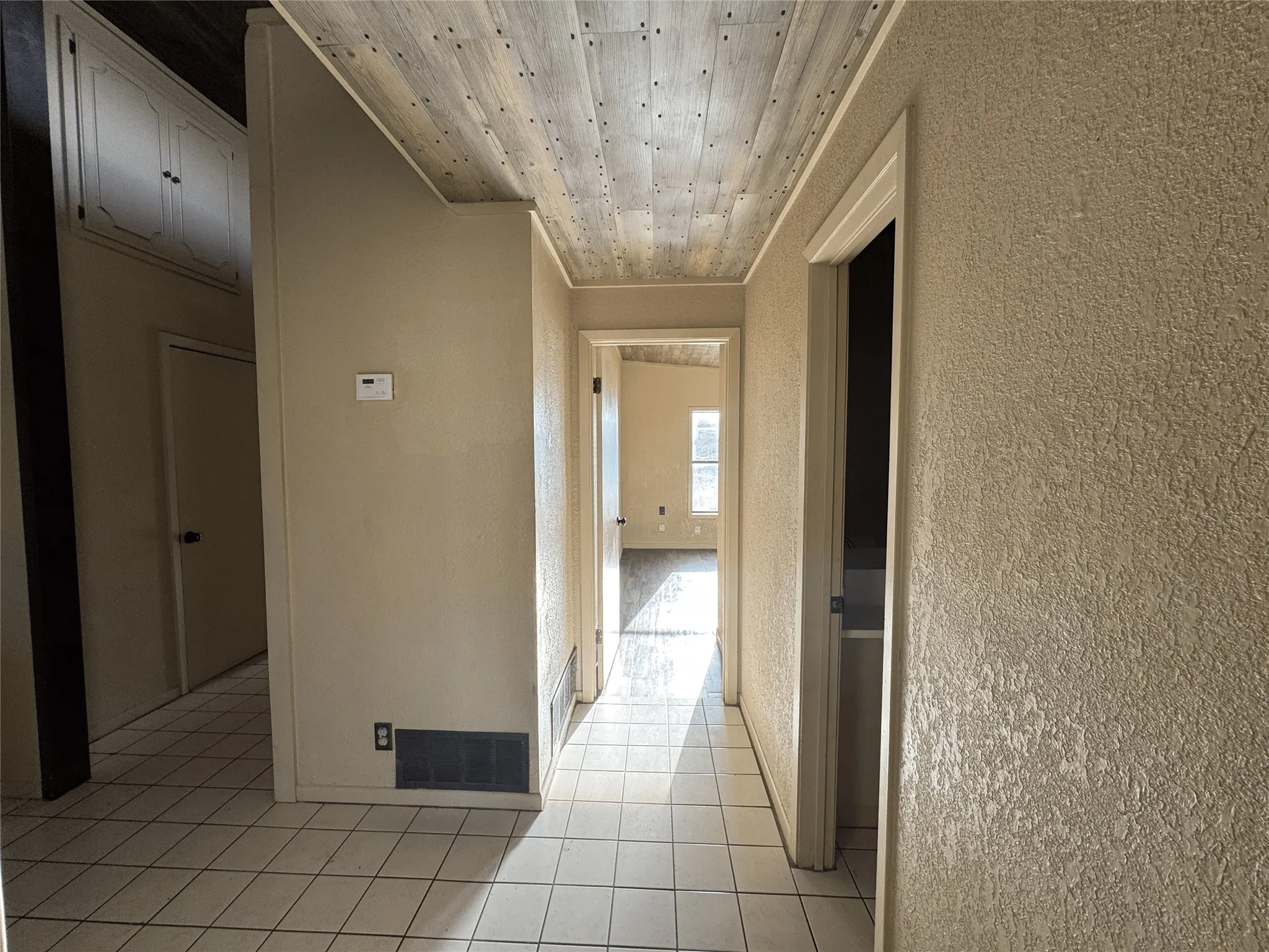 Single Family Residence For Sale in Taylor County , 2066 Vine Street, Abilene, Texas 79602, 3 Bedroom, 1 Bathroom, Garage spaces, 1,260 Sqft, built in 1982, mls#21322757, Real Estate Agent in Abilene, Homes For Sale in Taylor county, Homes For Sale in Abilene, Realtor in Abilene Texas, Real Estate Brokerage Independent Realty Texas, Luminita Cordes Realtor