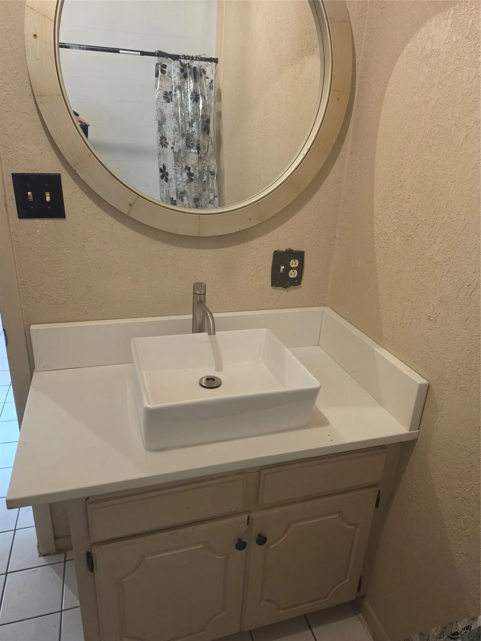 Single Family Residence For Sale in Taylor County , 2066 Vine Street, Abilene, Texas 79602, 3 Bedroom, 1 Bathroom, Garage spaces, 1,260 Sqft, built in 1982, mls#21322757, Real Estate Agent in Abilene, Homes For Sale in Taylor county, Homes For Sale in Abilene, Realtor in Abilene Texas, Real Estate Brokerage Independent Realty Texas, Luminita Cordes Realtor