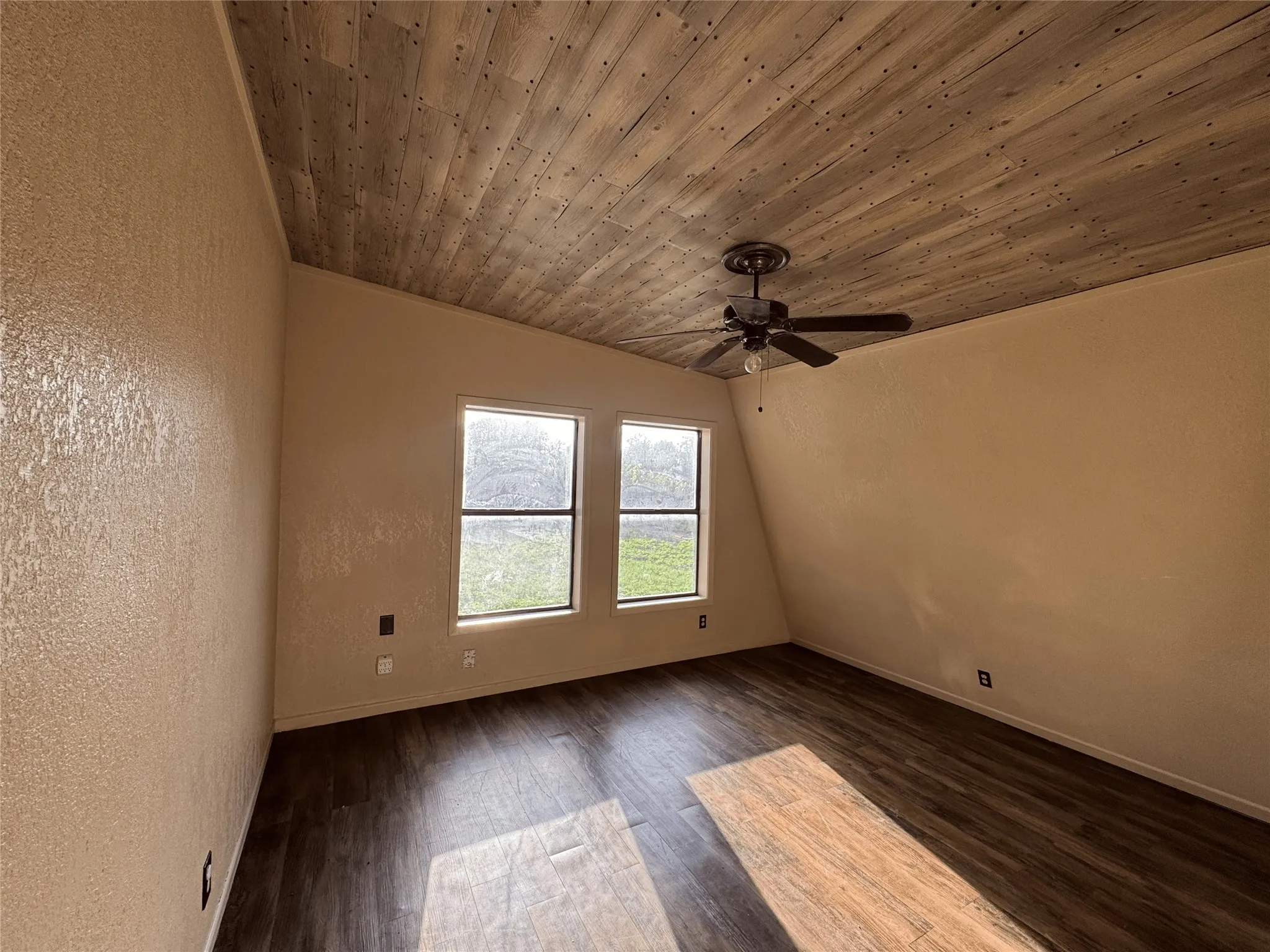 Single Family Residence For Sale in Taylor County , 2066 Vine Street, Abilene, Texas 79602, 3 Bedroom, 1 Bathroom, Garage spaces, 1,260 Sqft, built in 1982, mls#21322757, Real Estate Agent in Abilene, Homes For Sale in Taylor county, Homes For Sale in Abilene, Realtor in Abilene Texas, Real Estate Brokerage Independent Realty Texas, Luminita Cordes Realtor