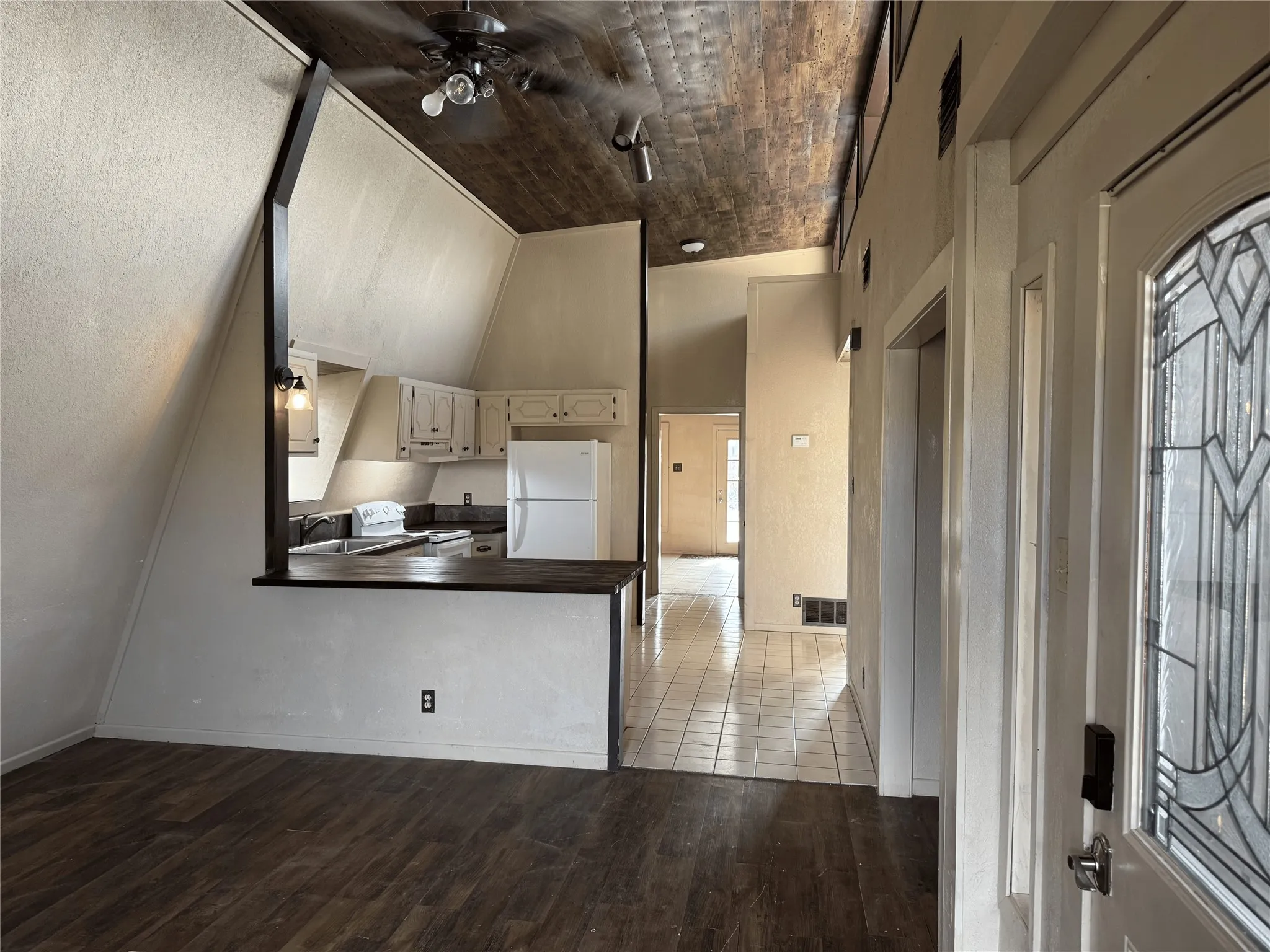 Single Family Residence For Sale in Taylor County , 2066 Vine Street, Abilene, Texas 79602, 3 Bedroom, 1 Bathroom, Garage spaces, 1,260 Sqft, built in 1982, mls#21322757, Real Estate Agent in Abilene, Homes For Sale in Taylor county, Homes For Sale in Abilene, Realtor in Abilene Texas, Real Estate Brokerage Independent Realty Texas, Luminita Cordes Realtor