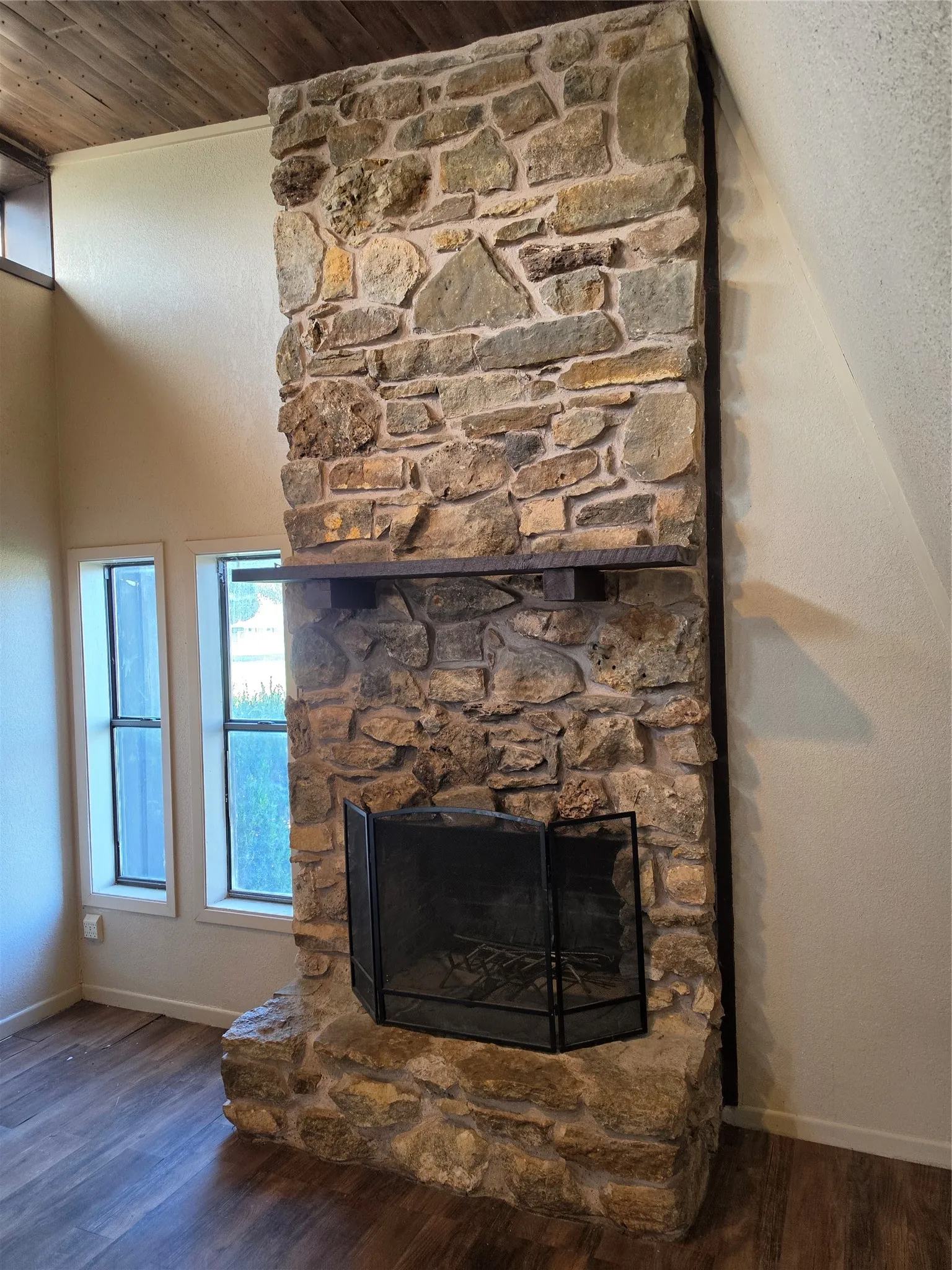 Single Family Residence For Sale in Taylor County , 2066 Vine Street, Abilene, Texas 79602, 3 Bedroom, 1 Bathroom, Garage spaces, 1,260 Sqft, built in 1982, mls#21322757, Real Estate Agent in Abilene, Homes For Sale in Taylor county, Homes For Sale in Abilene, Realtor in Abilene Texas, Real Estate Brokerage Independent Realty Texas, Luminita Cordes Realtor