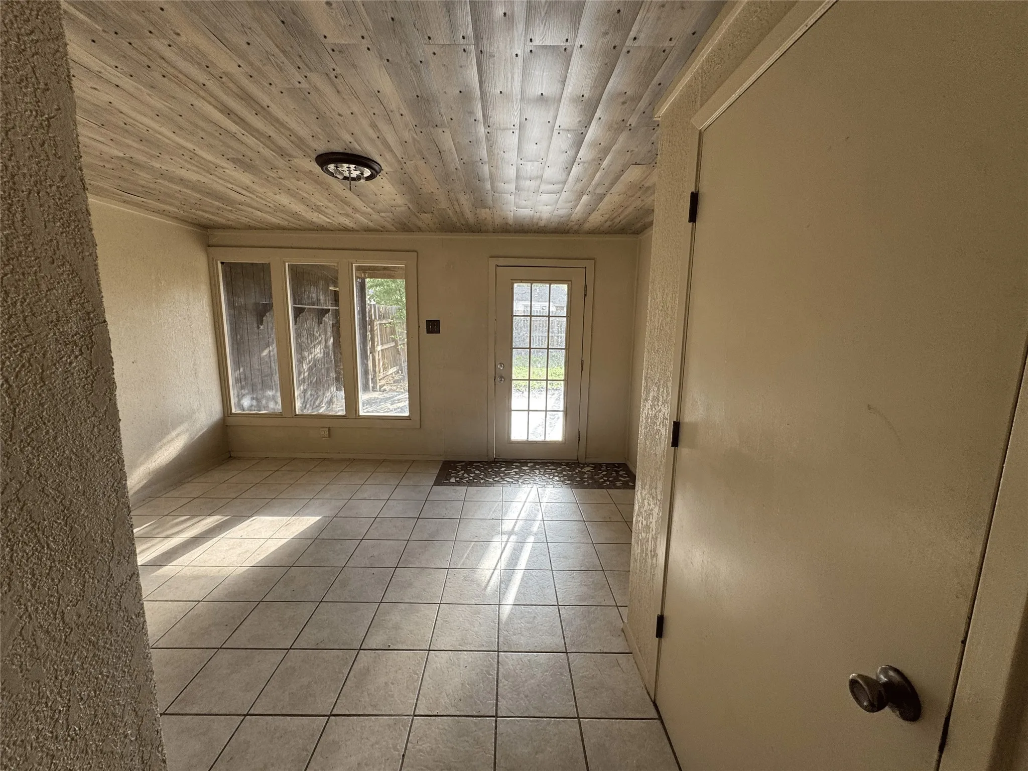 Single Family Residence For Sale in Taylor County , 2066 Vine Street, Abilene, Texas 79602, 3 Bedroom, 1 Bathroom, Garage spaces, 1,260 Sqft, built in 1982, mls#21322757, Real Estate Agent in Abilene, Homes For Sale in Taylor county, Homes For Sale in Abilene, Realtor in Abilene Texas, Real Estate Brokerage Independent Realty Texas, Luminita Cordes Realtor