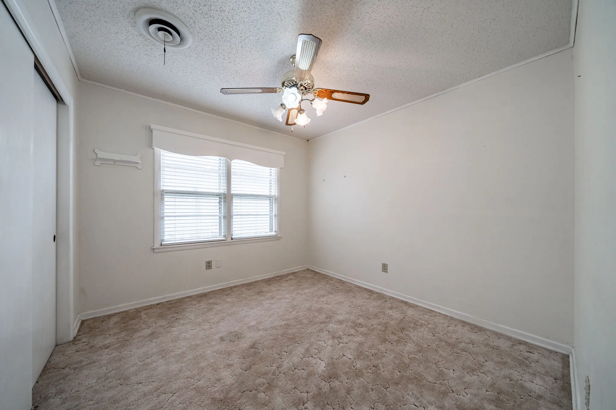 Single Family Residence For Sale in Jones County , 909 S Anson, Stamford, Texas 79553, 3 Bedrooms, 2 Bathrooms, 1 Garage spaces, 1,446 Sqft, built in 1962, Price $155,000, mls#21322784, Real Estate Agent in Stamford, Homes For Sale in Jones county, Homes For Sale in Stamford, Realtor in Stamford Texas, Real Estate Brokerage Independent Realty Texas, Luminita Cordes Realtor