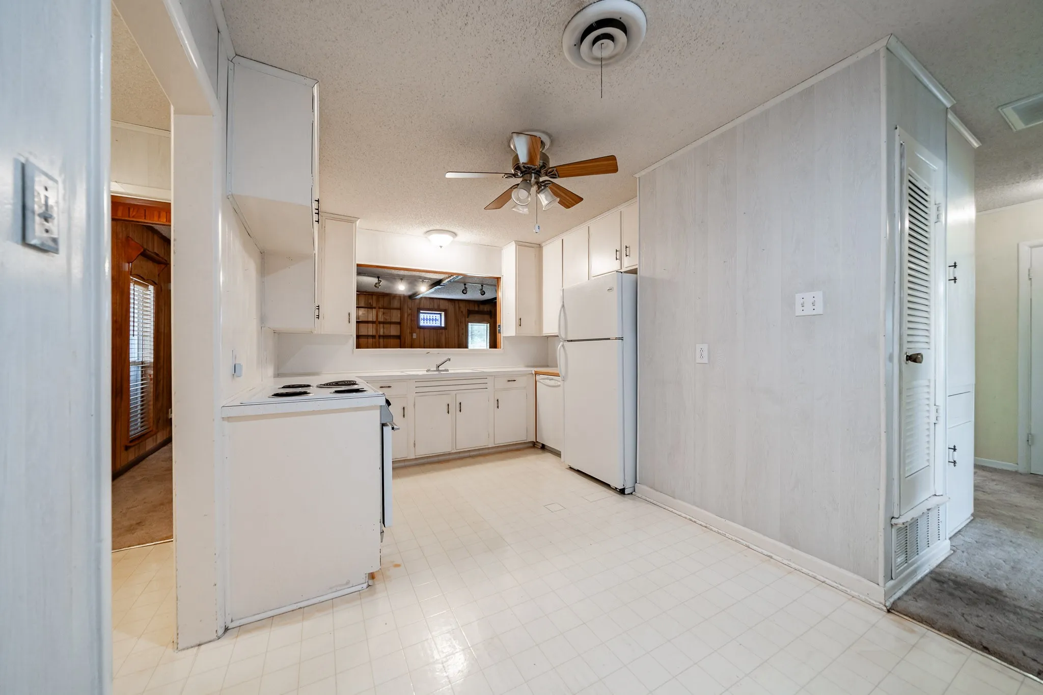 Single Family Residence For Sale in Jones County , 909 S Anson, Stamford, Texas 79553, 3 Bedrooms, 2 Bathrooms, 1 Garage spaces, 1,446 Sqft, built in 1962, Price $155,000, mls#21322784, Real Estate Agent in Stamford, Homes For Sale in Jones county, Homes For Sale in Stamford, Realtor in Stamford Texas, Real Estate Brokerage Independent Realty Texas, Luminita Cordes Realtor