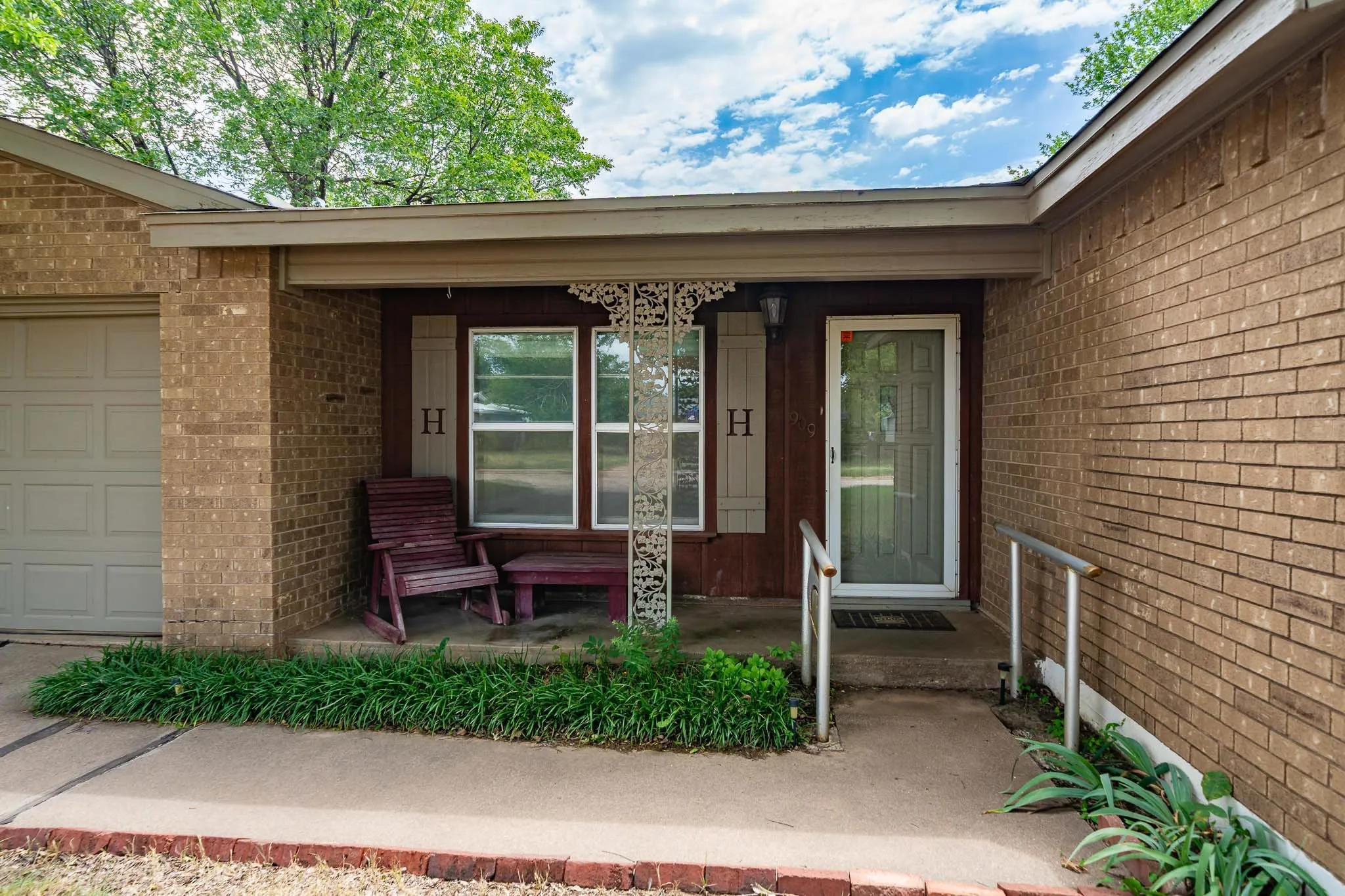Single Family Residence For Sale in Jones County , 909 S Anson, Stamford, Texas 79553, 3 Bedrooms, 2 Bathrooms, 1 Garage spaces, 1,446 Sqft, built in 1962, Price $155,000, mls#21322784, Real Estate Agent in Stamford, Homes For Sale in Jones county, Homes For Sale in Stamford, Realtor in Stamford Texas, Real Estate Brokerage Independent Realty Texas, Luminita Cordes Realtor