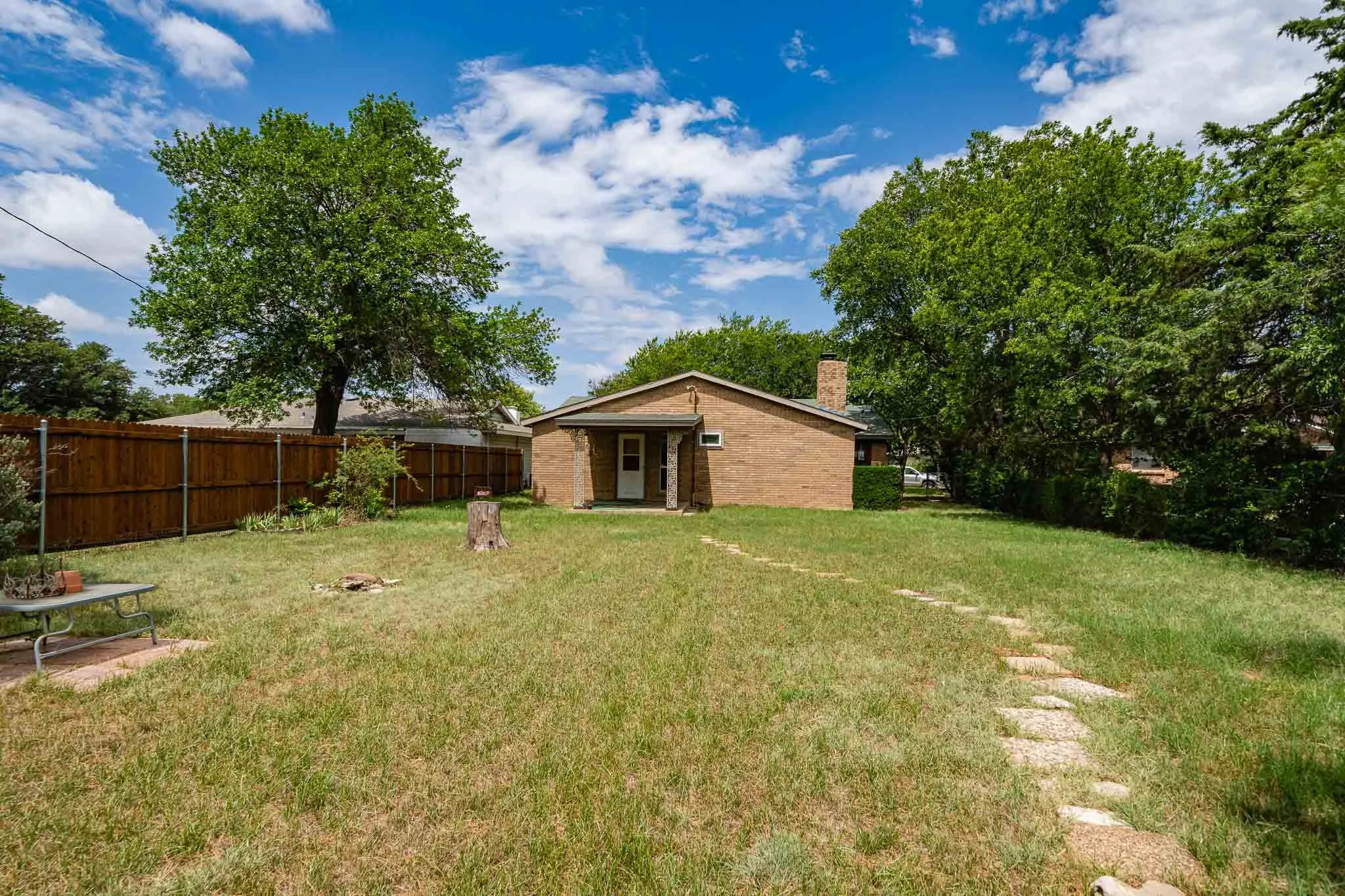 Single Family Residence For Sale in Jones County , 909 S Anson, Stamford, Texas 79553, 3 Bedrooms, 2 Bathrooms, 1 Garage spaces, 1,446 Sqft, built in 1962, Price $155,000, mls#21322784, Real Estate Agent in Stamford, Homes For Sale in Jones county, Homes For Sale in Stamford, Realtor in Stamford Texas, Real Estate Brokerage Independent Realty Texas, Luminita Cordes Realtor
