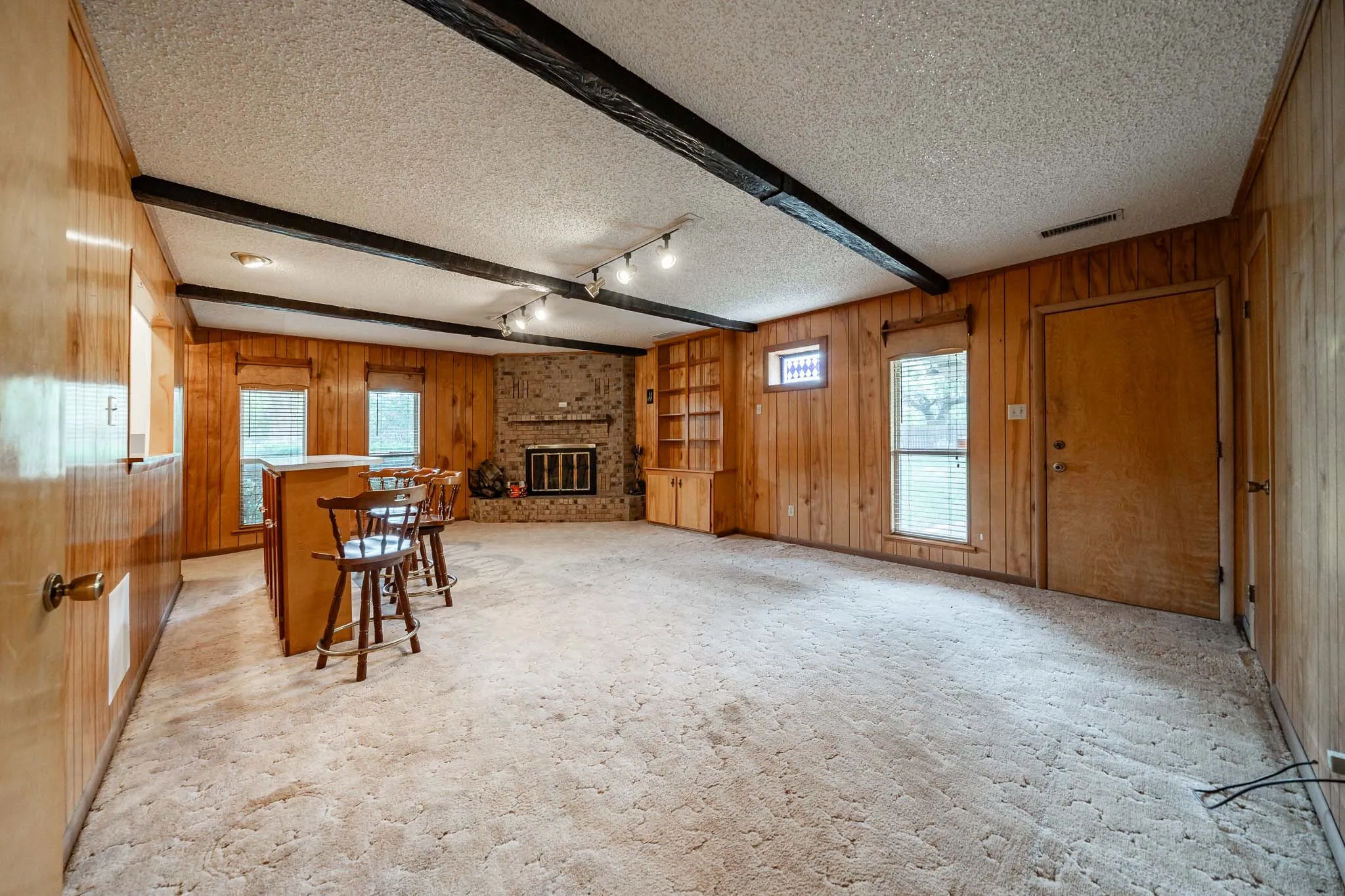Single Family Residence For Sale in Jones County , 909 S Anson, Stamford, Texas 79553, 3 Bedrooms, 2 Bathrooms, 1 Garage spaces, 1,446 Sqft, built in 1962, Price $155,000, mls#21322784, Real Estate Agent in Stamford, Homes For Sale in Jones county, Homes For Sale in Stamford, Realtor in Stamford Texas, Real Estate Brokerage Independent Realty Texas, Luminita Cordes Realtor