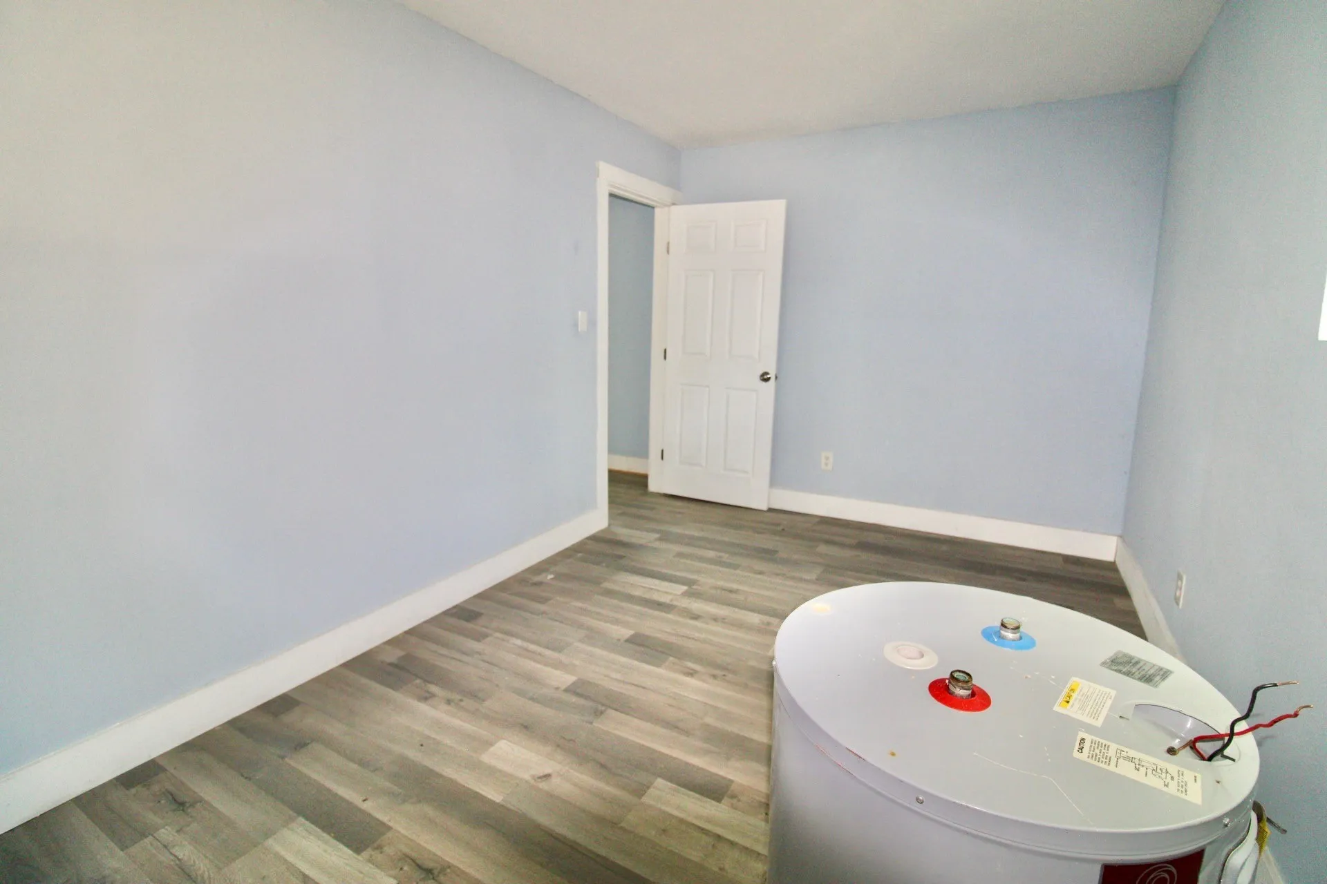 Single Family Residence For Sale in Dallas County , 1206 S Edgefield Avenue, Dallas, Texas 75208, 4 Bedrooms, 1 Bathroom, Garage spaces, 1,100 Sqft, built in 1940, Price $225,000, mls#21322785, Real Estate Agent in Dallas, Homes For Sale in Dallas county, Homes For Sale in Dallas, Realtor in Dallas Texas, Real Estate Brokerage Independent Realty Texas, Luminita Cordes Realtor