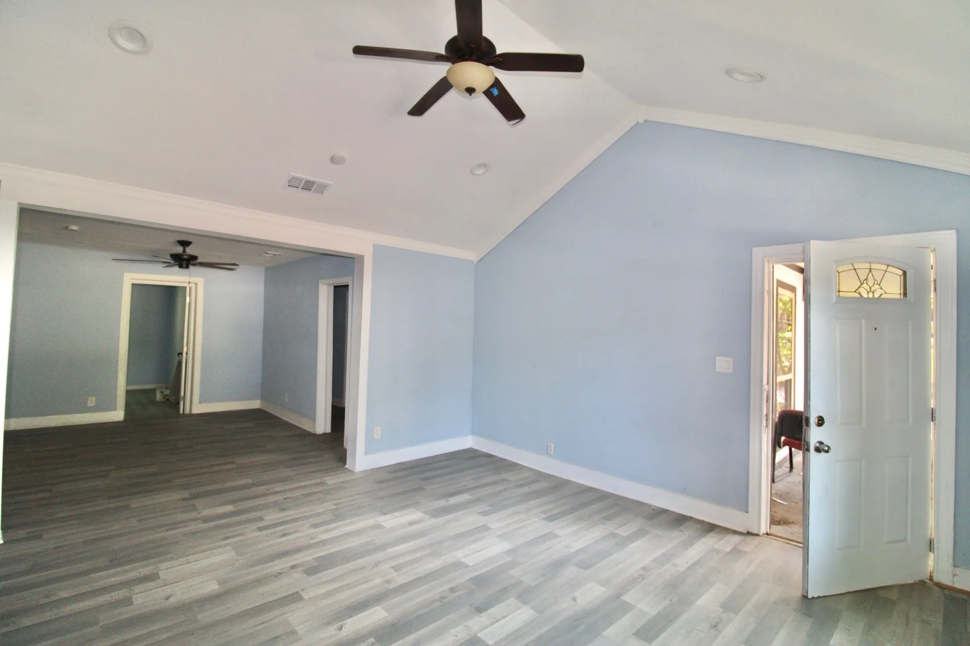 Single Family Residence For Sale in Dallas County , 1206 S Edgefield Avenue, Dallas, Texas 75208, 4 Bedrooms, 1 Bathroom, Garage spaces, 1,100 Sqft, built in 1940, Price $225,000, mls#21322785, Real Estate Agent in Dallas, Homes For Sale in Dallas county, Homes For Sale in Dallas, Realtor in Dallas Texas, Real Estate Brokerage Independent Realty Texas, Luminita Cordes Realtor