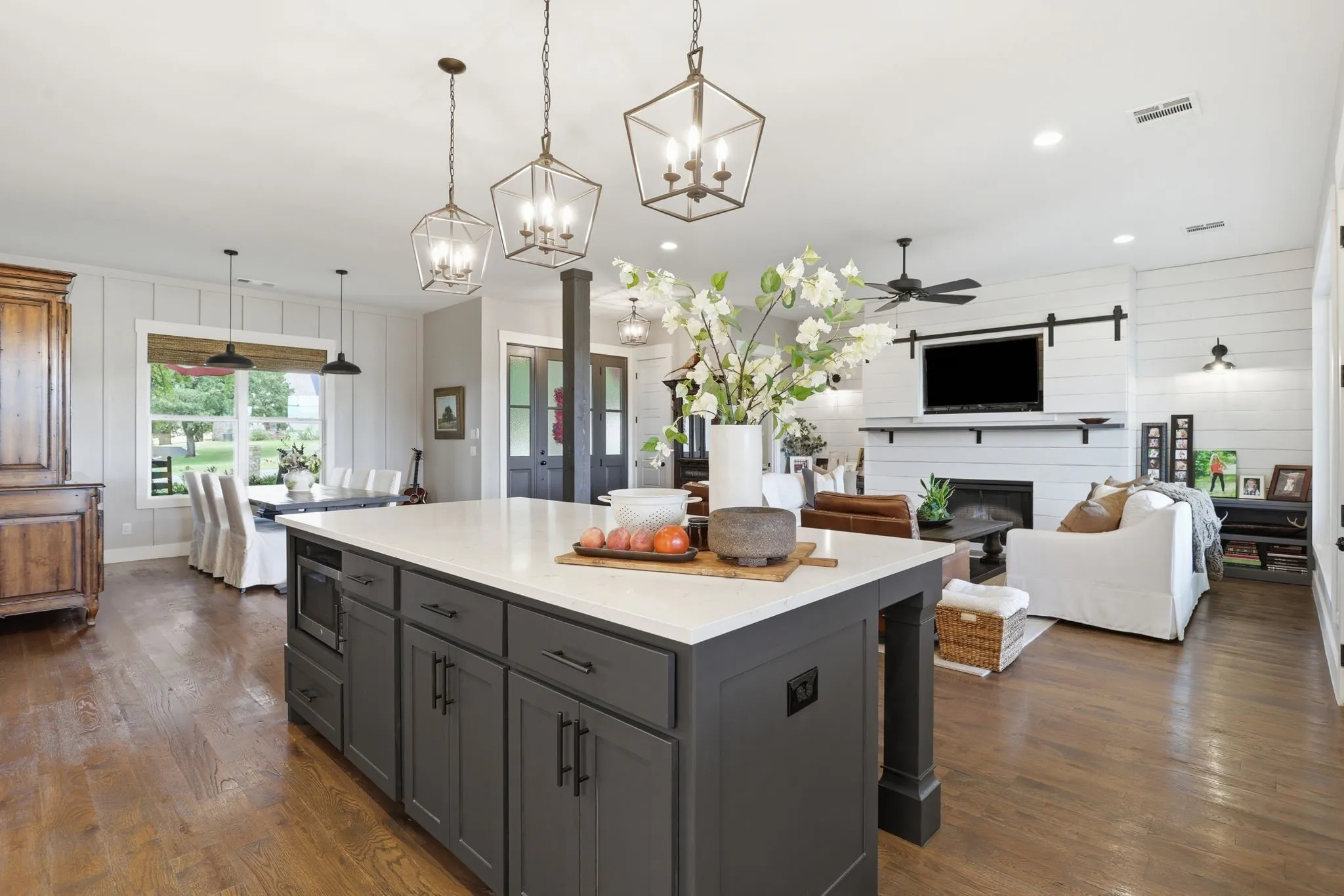 Single Family Residence For Sale in Parker County , 533 S Sugartree Drive, Lipan, Texas 76462, 4 Bedroom, 4 Bathroom, 3 Garage spaces, 2,705 Sqft, built in 2019, Price $739,000, mls#21321982, Real Estate Agent in Lipan, Homes For Sale in Parker county, Homes For Sale in Lipan, Realtor in Lipan Texas, Real Estate Brokerage Independent Realty Texas, Luminita Cordes Realtor