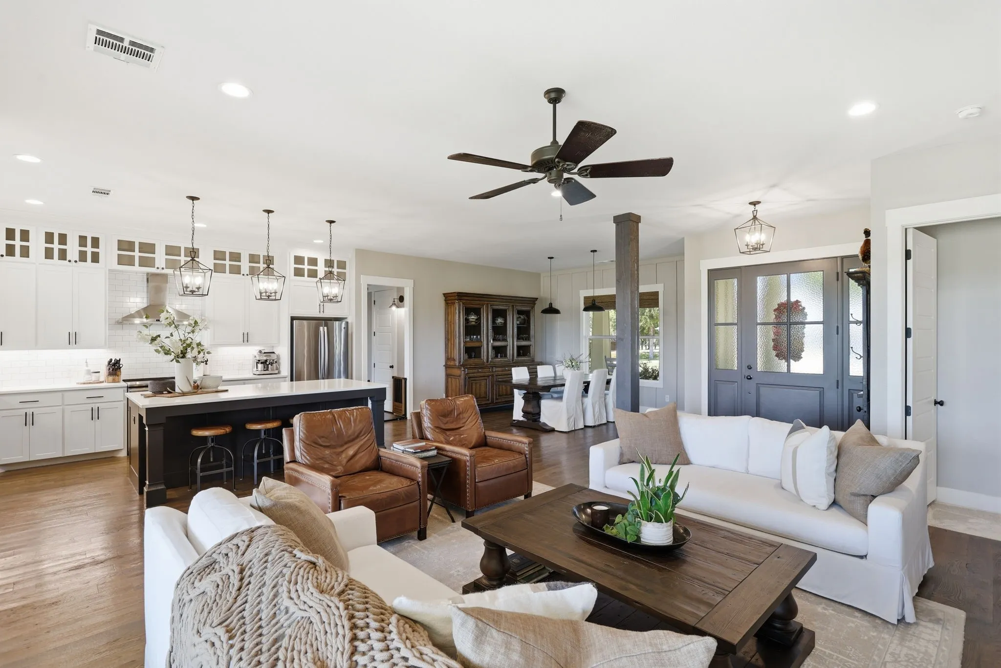 Single Family Residence For Sale in Parker County , 533 S Sugartree Drive, Lipan, Texas 76462, 4 Bedroom, 4 Bathroom, 3 Garage spaces, 2,705 Sqft, built in 2019, Price $739,000, mls#21321982, Real Estate Agent in Lipan, Homes For Sale in Parker county, Homes For Sale in Lipan, Realtor in Lipan Texas, Real Estate Brokerage Independent Realty Texas, Luminita Cordes Realtor