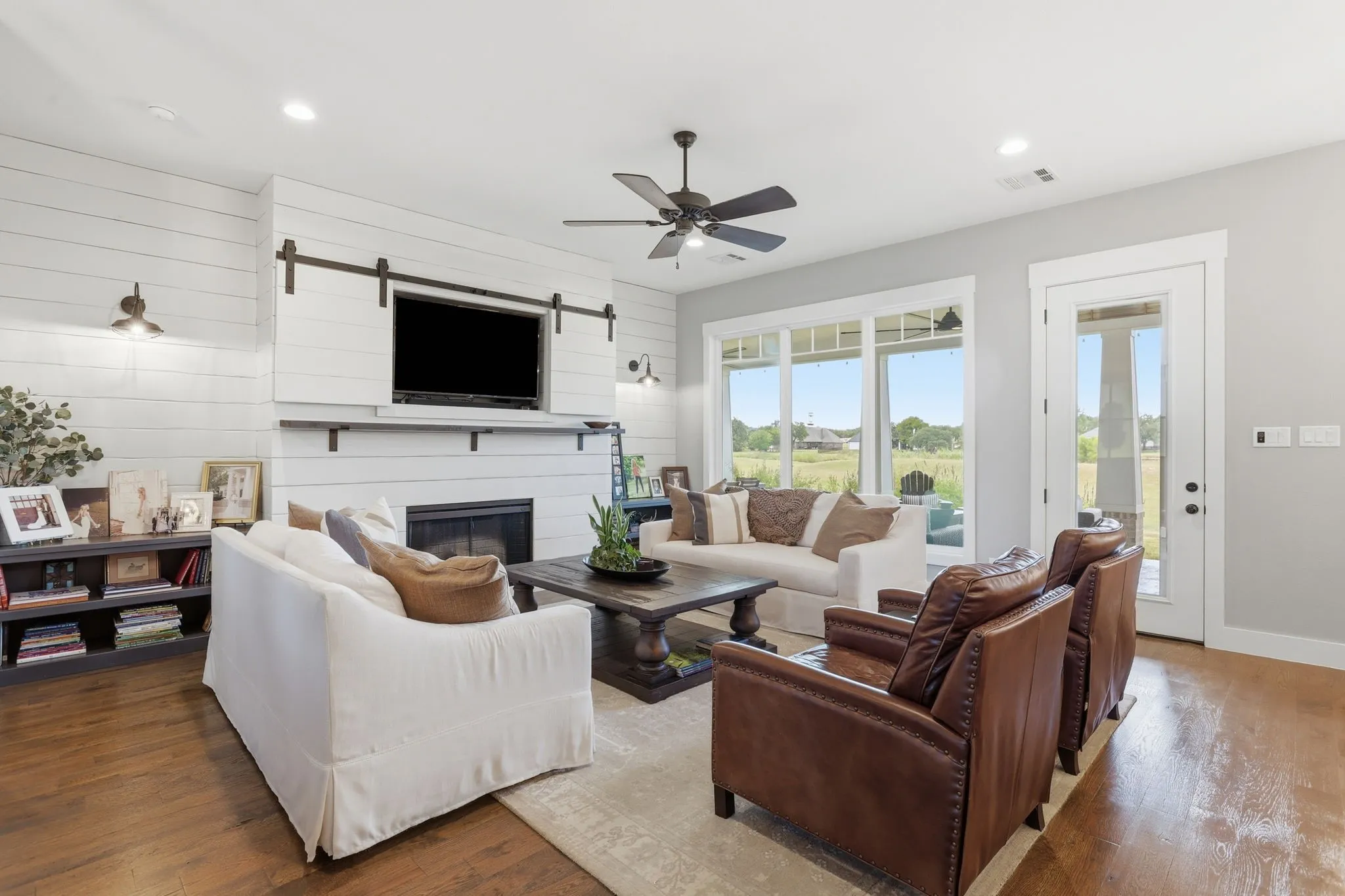Single Family Residence For Sale in Parker County , 533 S Sugartree Drive, Lipan, Texas 76462, 4 Bedroom, 4 Bathroom, 3 Garage spaces, 2,705 Sqft, built in 2019, Price $739,000, mls#21321982, Real Estate Agent in Lipan, Homes For Sale in Parker county, Homes For Sale in Lipan, Realtor in Lipan Texas, Real Estate Brokerage Independent Realty Texas, Luminita Cordes Realtor