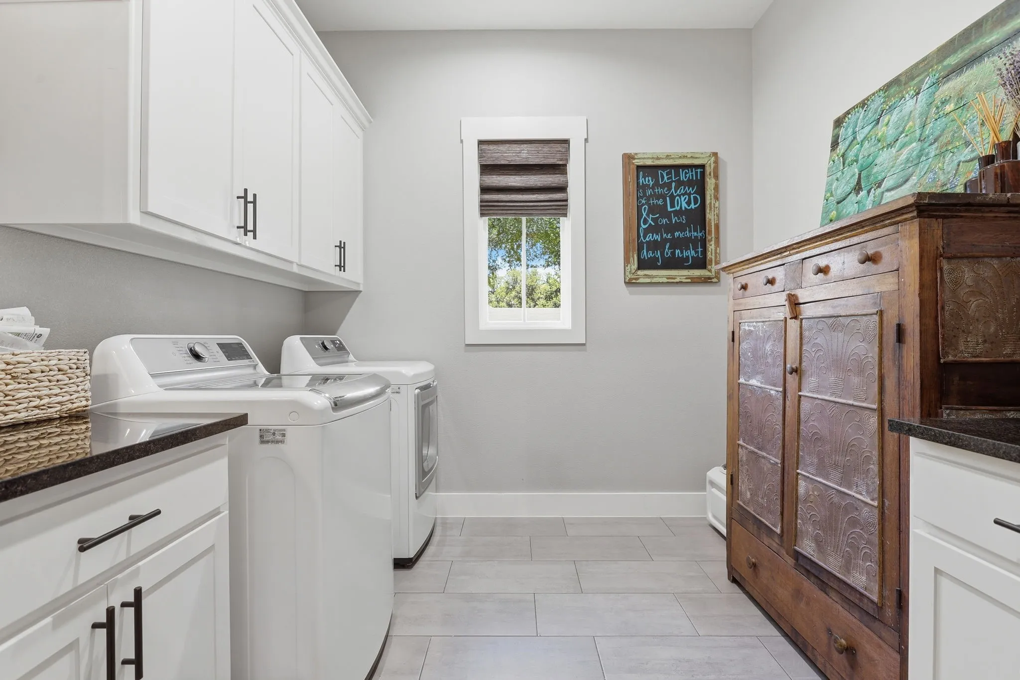Single Family Residence For Sale in Parker County , 533 S Sugartree Drive, Lipan, Texas 76462, 4 Bedroom, 4 Bathroom, 3 Garage spaces, 2,705 Sqft, built in 2019, Price $739,000, mls#21321982, Real Estate Agent in Lipan, Homes For Sale in Parker county, Homes For Sale in Lipan, Realtor in Lipan Texas, Real Estate Brokerage Independent Realty Texas, Luminita Cordes Realtor