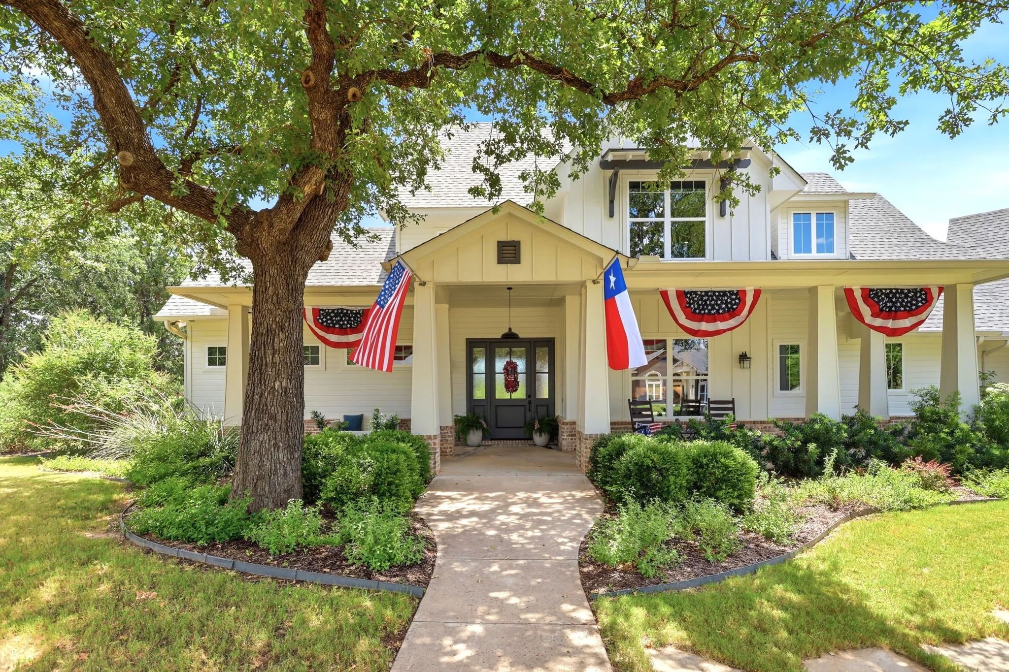 Single Family Residence For Sale in Parker County , 533 S Sugartree Drive, Lipan, Texas 76462, 4 Bedroom, 4 Bathroom, 3 Garage spaces, 2,705 Sqft, built in 2019, Price $739,000, mls#21321982, Real Estate Agent in Lipan, Homes For Sale in Parker county, Homes For Sale in Lipan, Realtor in Lipan Texas, Real Estate Brokerage Independent Realty Texas, Luminita Cordes Realtor