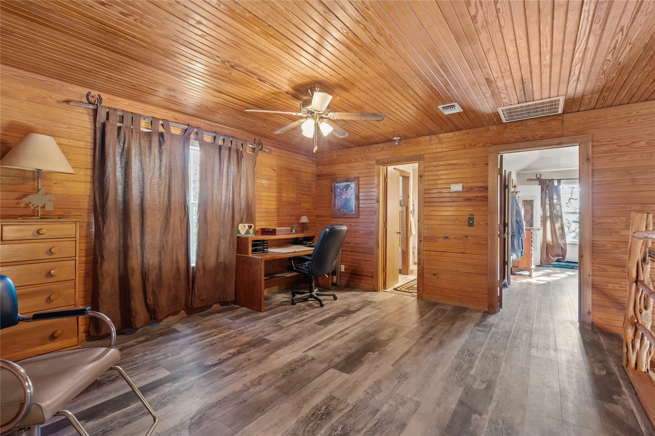 Farm For Sale in Wise County , 262 N Cheyenne Trail, Springtown, Texas 76082, 3 Bedroom, 2 Bathroom, Garage spaces, 2,000 Sqft, built in 2005, mls#21322800, Real Estate Agent in Springtown, Homes For Sale in Wise county, Homes For Sale in Springtown, Realtor in Springtown Texas, Real Estate Brokerage Independent Realty Texas, Luminita Cordes Realtor