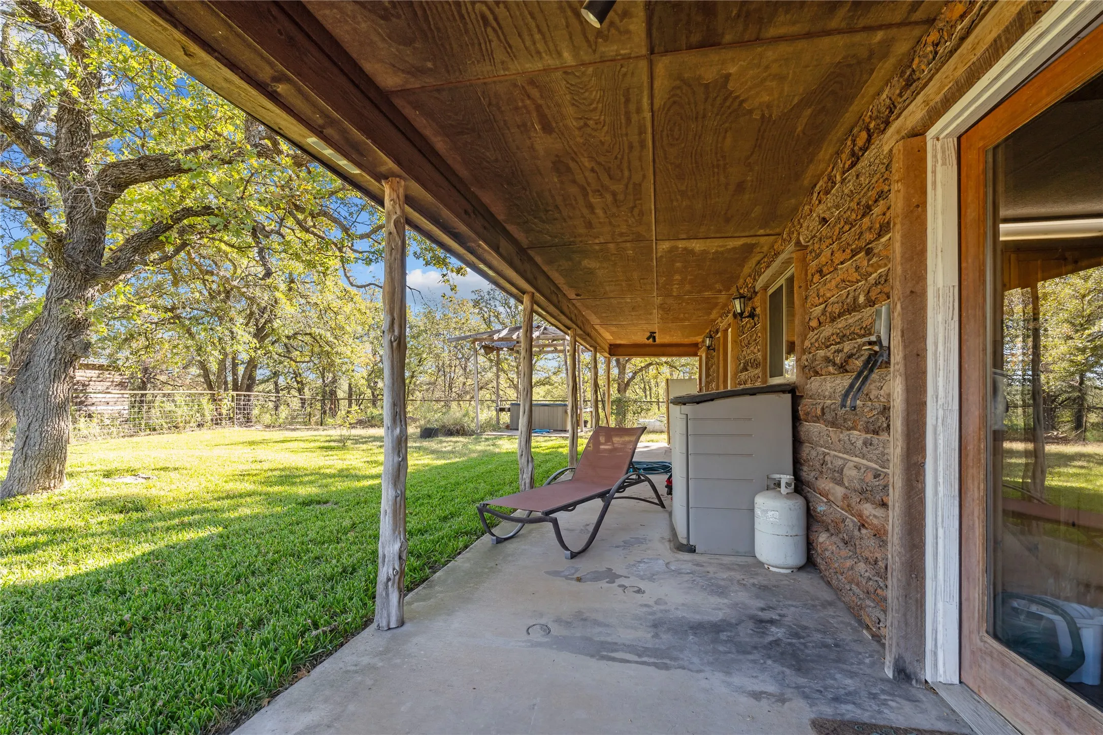 Farm For Sale in Wise County , 262 N Cheyenne Trail, Springtown, Texas 76082, 3 Bedroom, 2 Bathroom, Garage spaces, 2,000 Sqft, built in 2005, mls#21322800, Real Estate Agent in Springtown, Homes For Sale in Wise county, Homes For Sale in Springtown, Realtor in Springtown Texas, Real Estate Brokerage Independent Realty Texas, Luminita Cordes Realtor