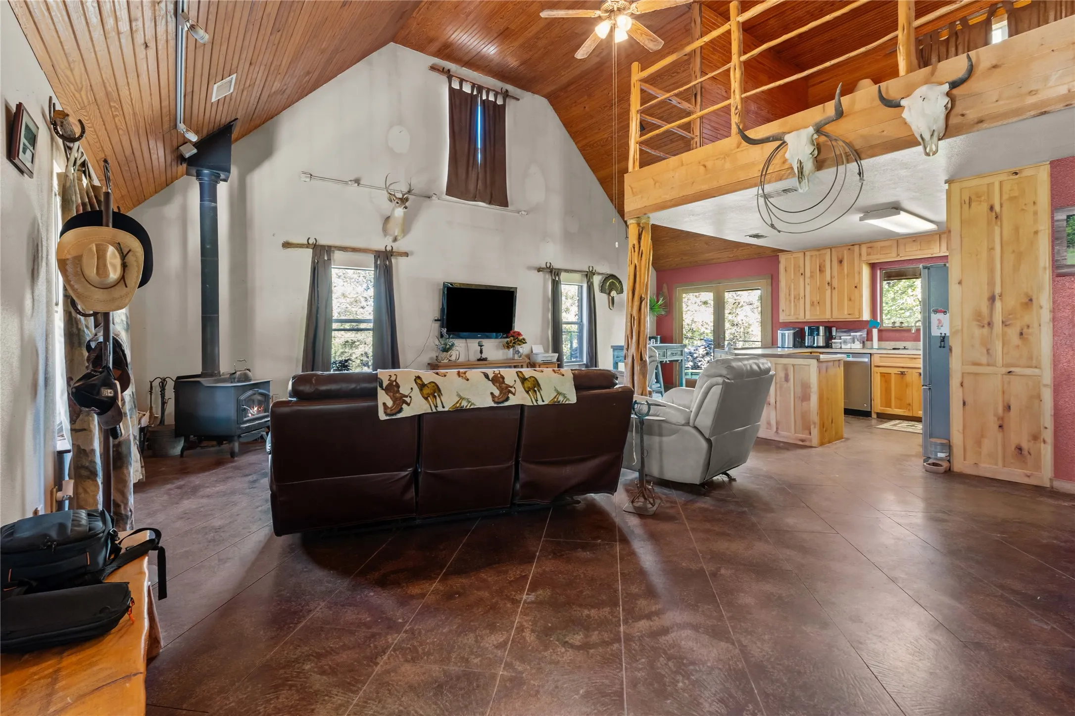 Farm For Sale in Wise County , 262 N Cheyenne Trail, Springtown, Texas 76082, 3 Bedroom, 2 Bathroom, Garage spaces, 2,000 Sqft, built in 2005, mls#21322800, Real Estate Agent in Springtown, Homes For Sale in Wise county, Homes For Sale in Springtown, Realtor in Springtown Texas, Real Estate Brokerage Independent Realty Texas, Luminita Cordes Realtor