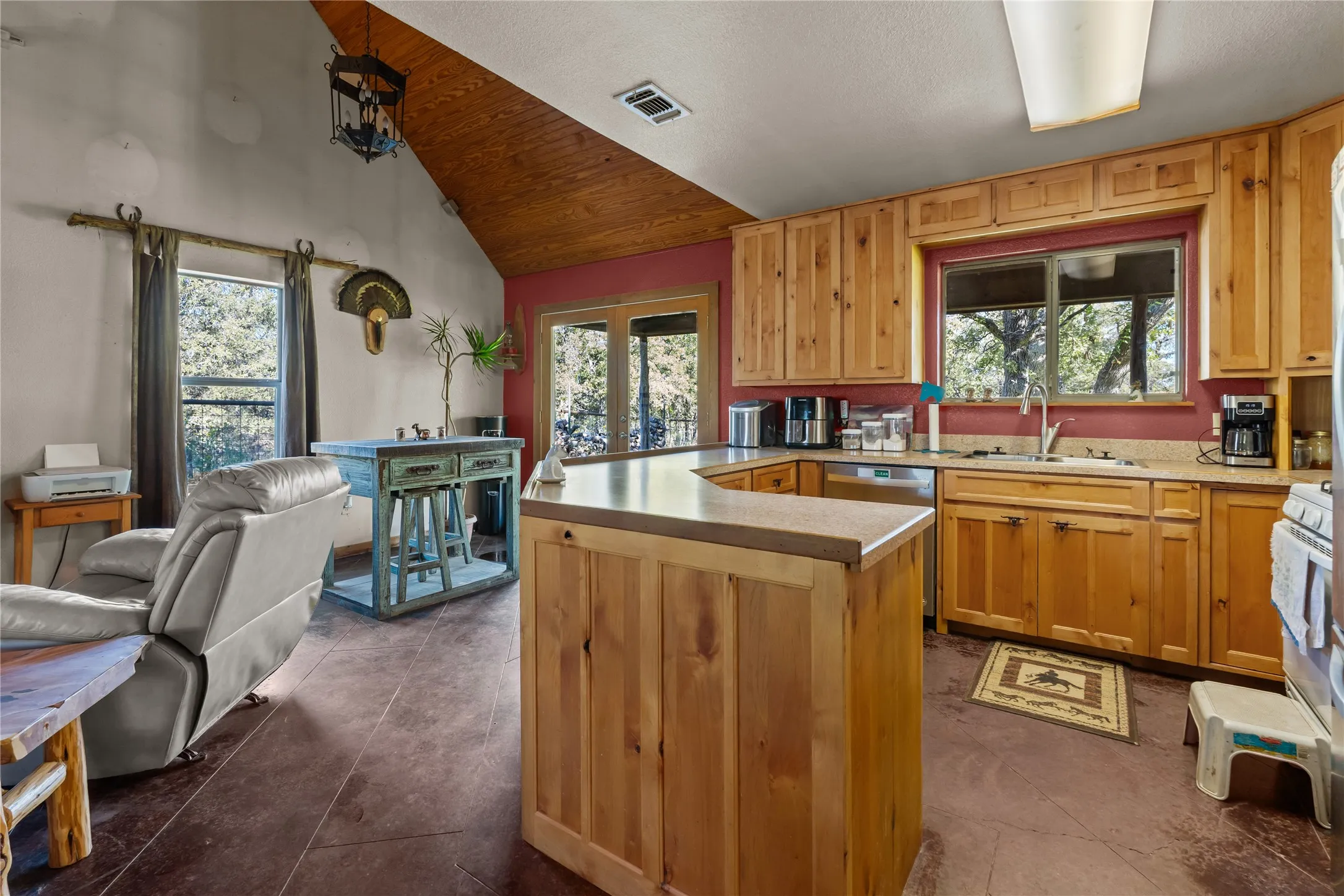 Farm For Sale in Wise County , 262 N Cheyenne Trail, Springtown, Texas 76082, 3 Bedroom, 2 Bathroom, Garage spaces, 2,000 Sqft, built in 2005, mls#21322800, Real Estate Agent in Springtown, Homes For Sale in Wise county, Homes For Sale in Springtown, Realtor in Springtown Texas, Real Estate Brokerage Independent Realty Texas, Luminita Cordes Realtor