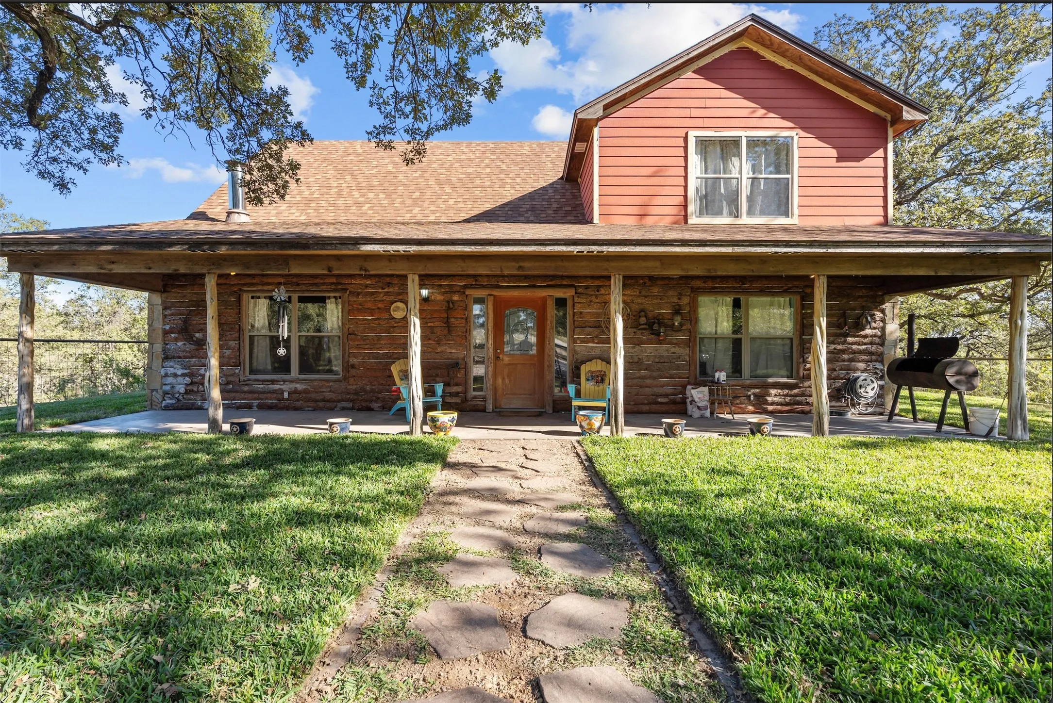Farm For Sale in Wise County , 262 N Cheyenne Trail, Springtown, Texas 76082, 3 Bedroom, 2 Bathroom, Garage spaces, 2,000 Sqft, built in 2005, mls#21322800, Real Estate Agent in Springtown, Homes For Sale in Wise county, Homes For Sale in Springtown, Realtor in Springtown Texas, Real Estate Brokerage Independent Realty Texas, Luminita Cordes Realtor
