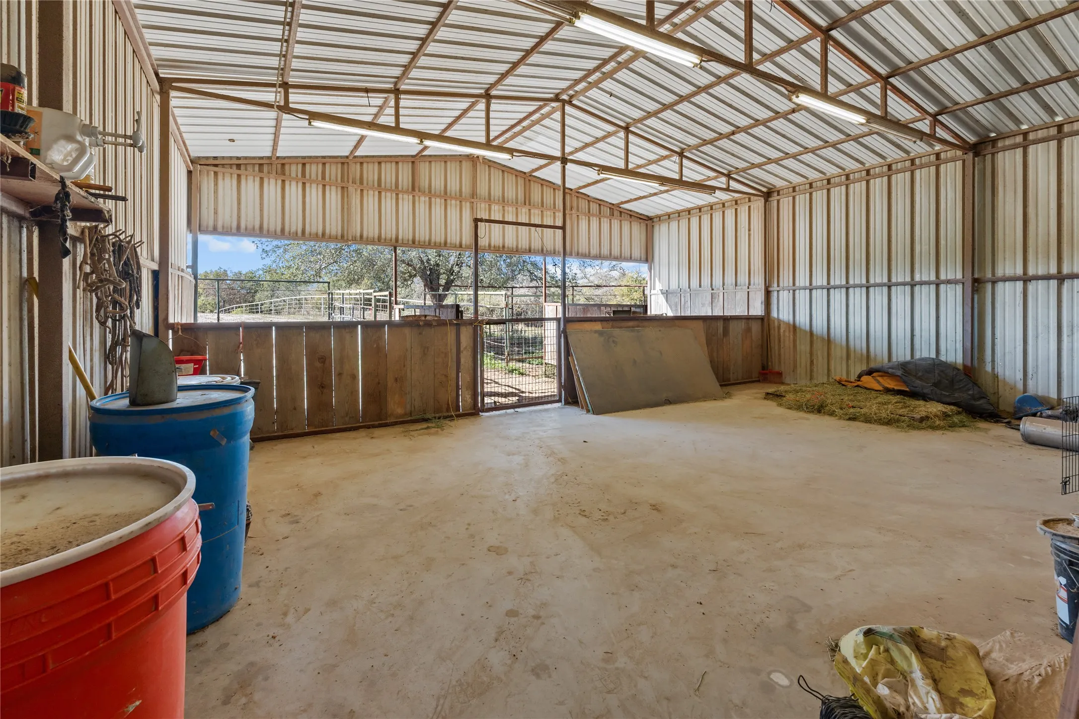 Farm For Sale in Wise County , 262 N Cheyenne Trail, Springtown, Texas 76082, 3 Bedroom, 2 Bathroom, Garage spaces, 2,000 Sqft, built in 2005, mls#21322800, Real Estate Agent in Springtown, Homes For Sale in Wise county, Homes For Sale in Springtown, Realtor in Springtown Texas, Real Estate Brokerage Independent Realty Texas, Luminita Cordes Realtor