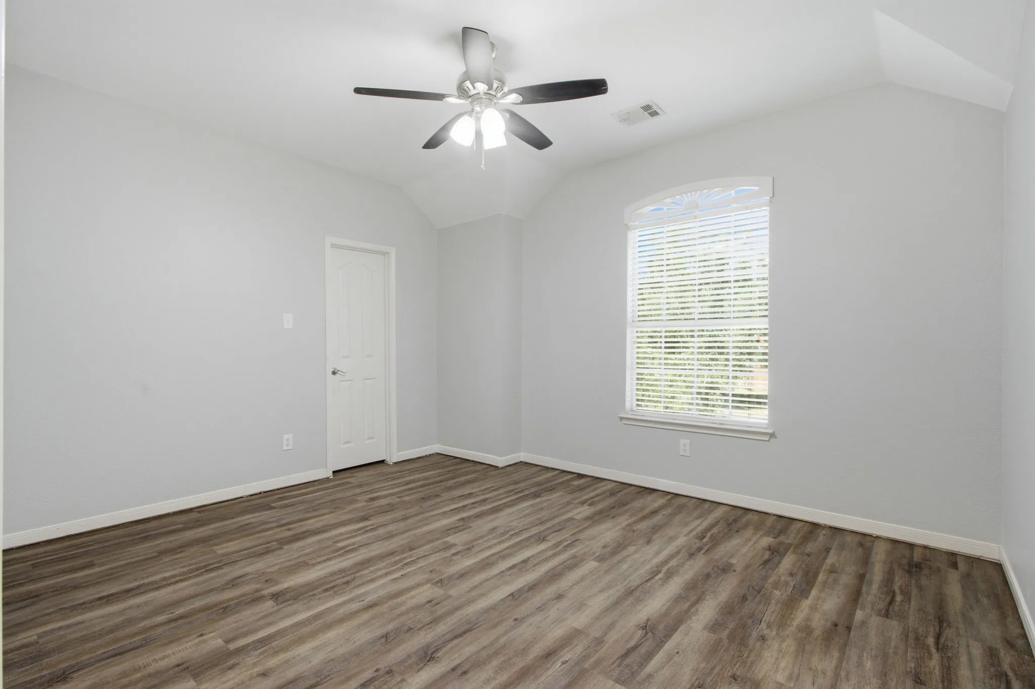 Single Family Residence For Rent in Denton County , 6208 Stewart Boulevard, The Colony, Texas 75056, 4 Bedroom, 3 Bathroom, 2 Garage spaces, 2,991 Sqft, built in 1999, mls#21322781, Real Estate Agent in The Colony, Homes For Rent in Denton county, Homes For Rent in The Colony, Realtor in The Colony Texas, Real Estate Brokerage Independent Realty Texas, Luminita Cordes Realtor