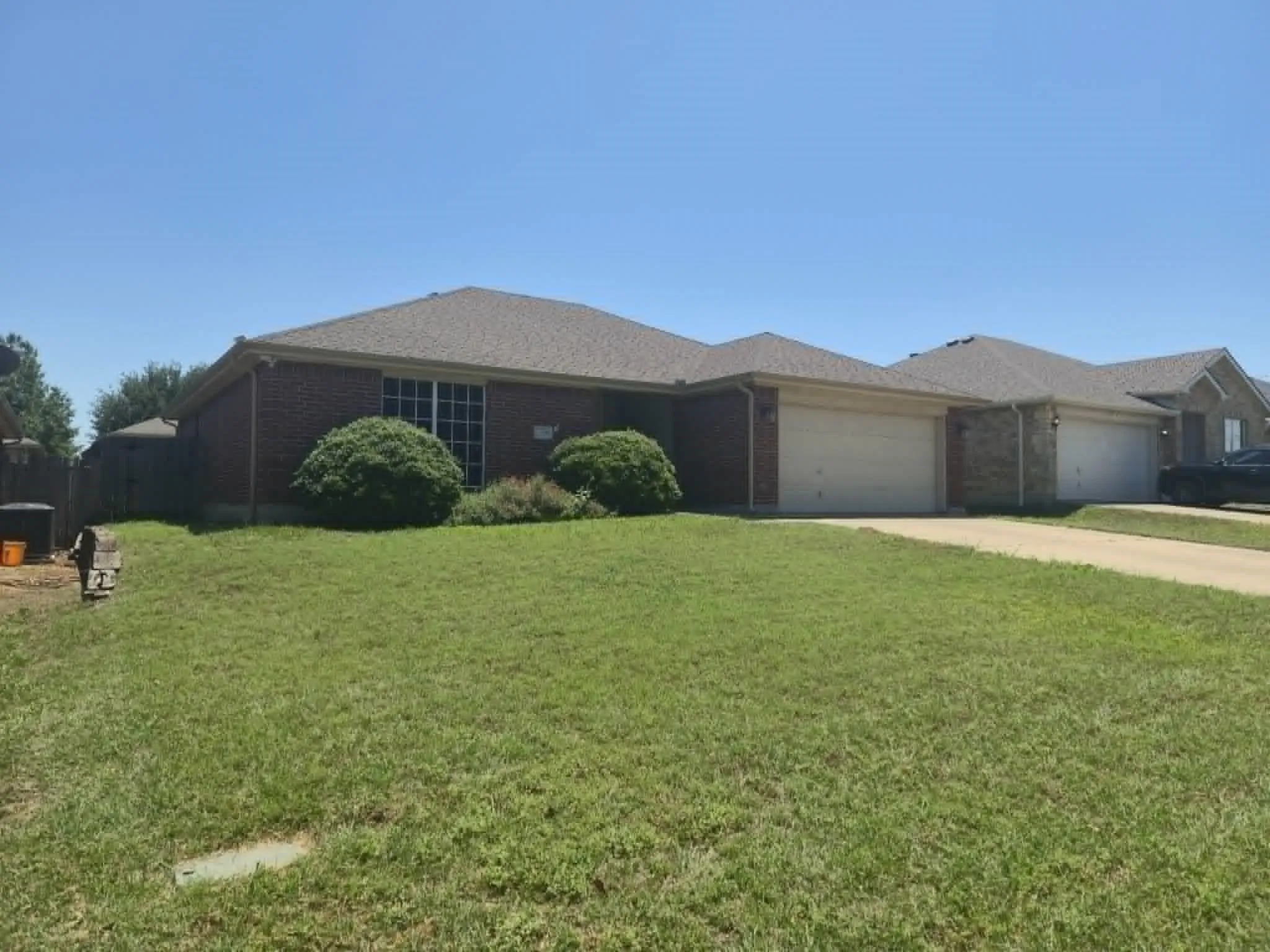 Single Family Residence For Sale in Tarrant County , 2009 Wahoo Drive, Mansfield, Texas 76063, 3 Bedroom, 2 Bathroom, 2 Garage spaces, 1,407 Sqft, built in 2003, mls#21322254, Real Estate Agent in Mansfield, Homes For Sale in Tarrant county, Homes For Sale in Mansfield, Realtor in Mansfield Texas, Real Estate Brokerage Independent Realty Texas, Luminita Cordes Realtor