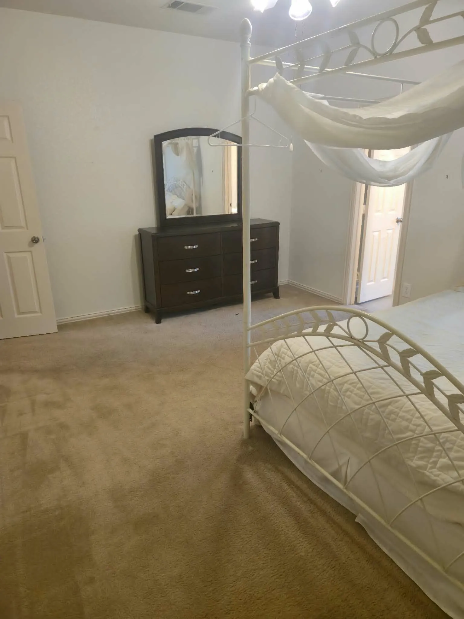 Single Family Residence For Sale in Tarrant County , 2009 Wahoo Drive, Mansfield, Texas 76063, 3 Bedroom, 2 Bathroom, 2 Garage spaces, 1,407 Sqft, built in 2003, mls#21322254, Real Estate Agent in Mansfield, Homes For Sale in Tarrant county, Homes For Sale in Mansfield, Realtor in Mansfield Texas, Real Estate Brokerage Independent Realty Texas, Luminita Cordes Realtor