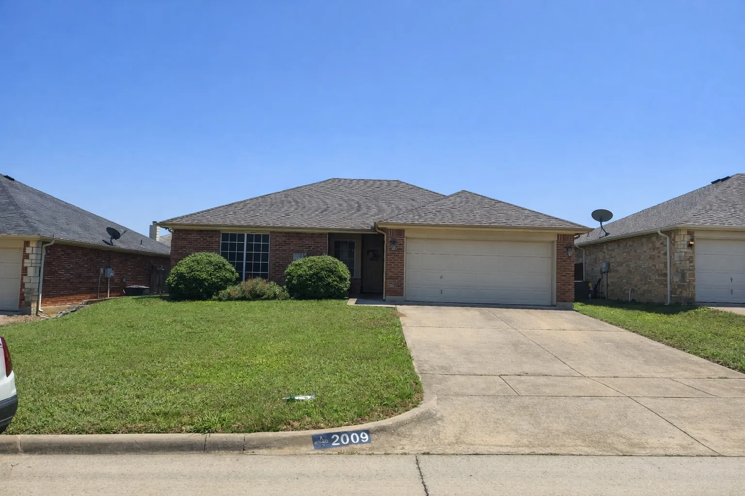 Single Family Residence For Sale in Tarrant County , 2009 Wahoo Drive, Mansfield, Texas 76063, 3 Bedroom, 2 Bathroom, 2 Garage spaces, 1,407 Sqft, built in 2003, mls#21322254, Real Estate Agent in Mansfield, Homes For Sale in Tarrant county, Homes For Sale in Mansfield, Realtor in Mansfield Texas, Real Estate Brokerage Independent Realty Texas, Luminita Cordes Realtor
