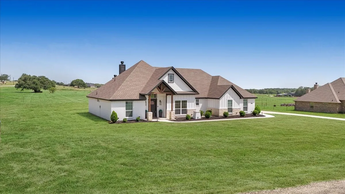 Single Family Residence For Sale in Parker County , 1005 Paradise Parkway, Poolville, Texas 76487, 3 Bedrooms, 2 Bathrooms, 2 Garage spaces, 2,066 Sqft, built in 2022, Price $460,000, mls#21318254, Real Estate Agent in Poolville, Homes For Sale in Parker county, Homes For Sale in Poolville, Realtor in Poolville Texas, Real Estate Brokerage Independent Realty Texas, Luminita Cordes Realtor