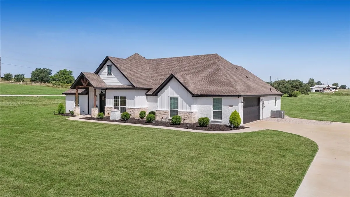 Single Family Residence For Sale in Parker County , 1005 Paradise Parkway, Poolville, Texas 76487, 3 Bedrooms, 2 Bathrooms, 2 Garage spaces, 2,066 Sqft, built in 2022, Price $460,000, mls#21318254, Real Estate Agent in Poolville, Homes For Sale in Parker county, Homes For Sale in Poolville, Realtor in Poolville Texas, Real Estate Brokerage Independent Realty Texas, Luminita Cordes Realtor