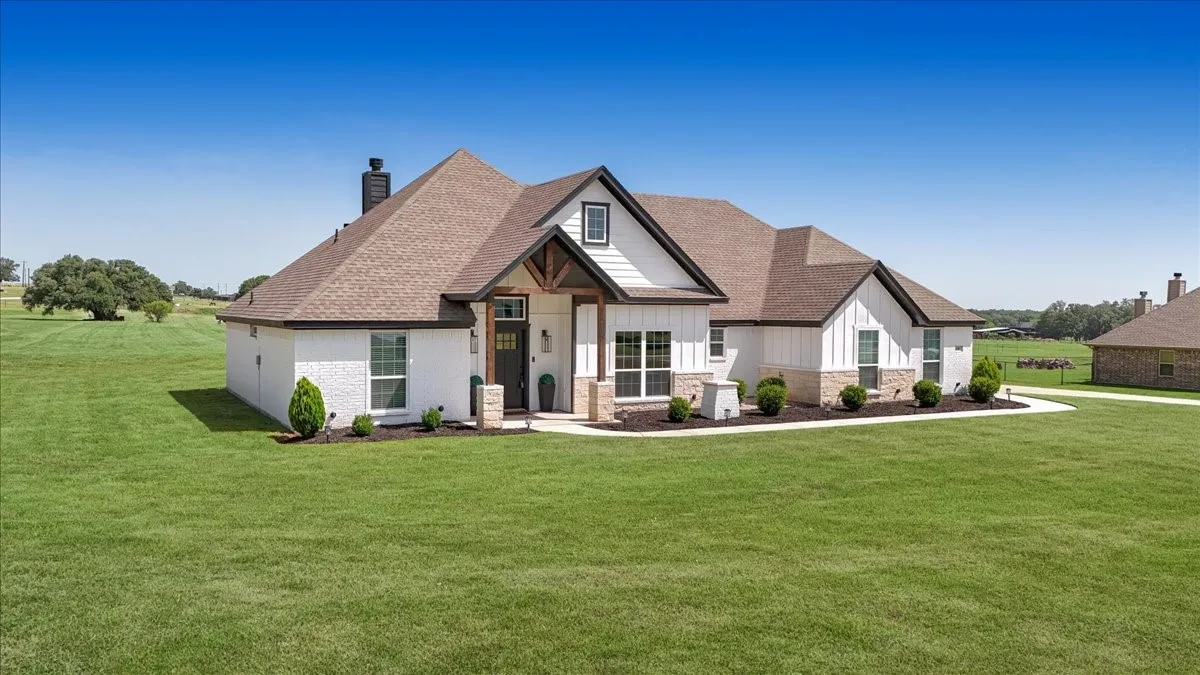 Single Family Residence For Sale in Parker County , 1005 Paradise Parkway, Poolville, Texas 76487, 3 Bedrooms, 2 Bathrooms, 2 Garage spaces, 2,066 Sqft, built in 2022, Price $460,000, mls#21318254, Real Estate Agent in Poolville, Homes For Sale in Parker county, Homes For Sale in Poolville, Realtor in Poolville Texas, Real Estate Brokerage Independent Realty Texas, Luminita Cordes Realtor
