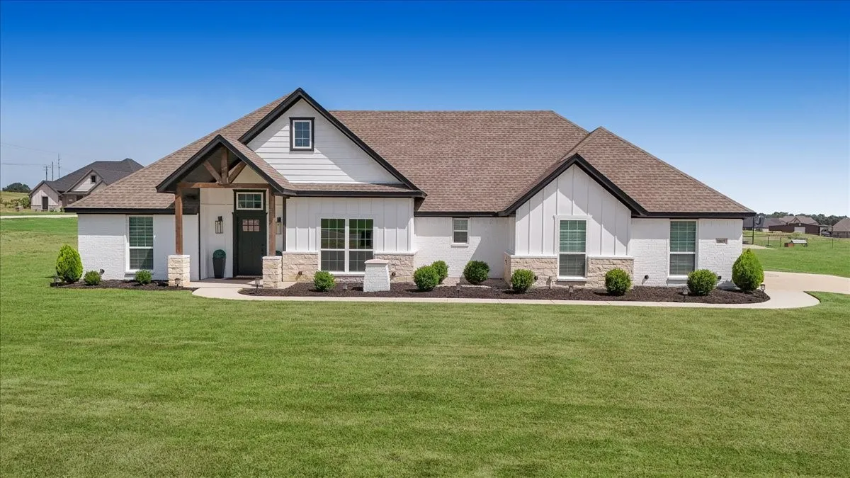 Single Family Residence For Sale in Parker County , 1005 Paradise Parkway, Poolville, Texas 76487, 3 Bedrooms, 2 Bathrooms, 2 Garage spaces, 2,066 Sqft, built in 2022, Price $460,000, mls#21318254, Real Estate Agent in Poolville, Homes For Sale in Parker county, Homes For Sale in Poolville, Realtor in Poolville Texas, Real Estate Brokerage Independent Realty Texas, Luminita Cordes Realtor
