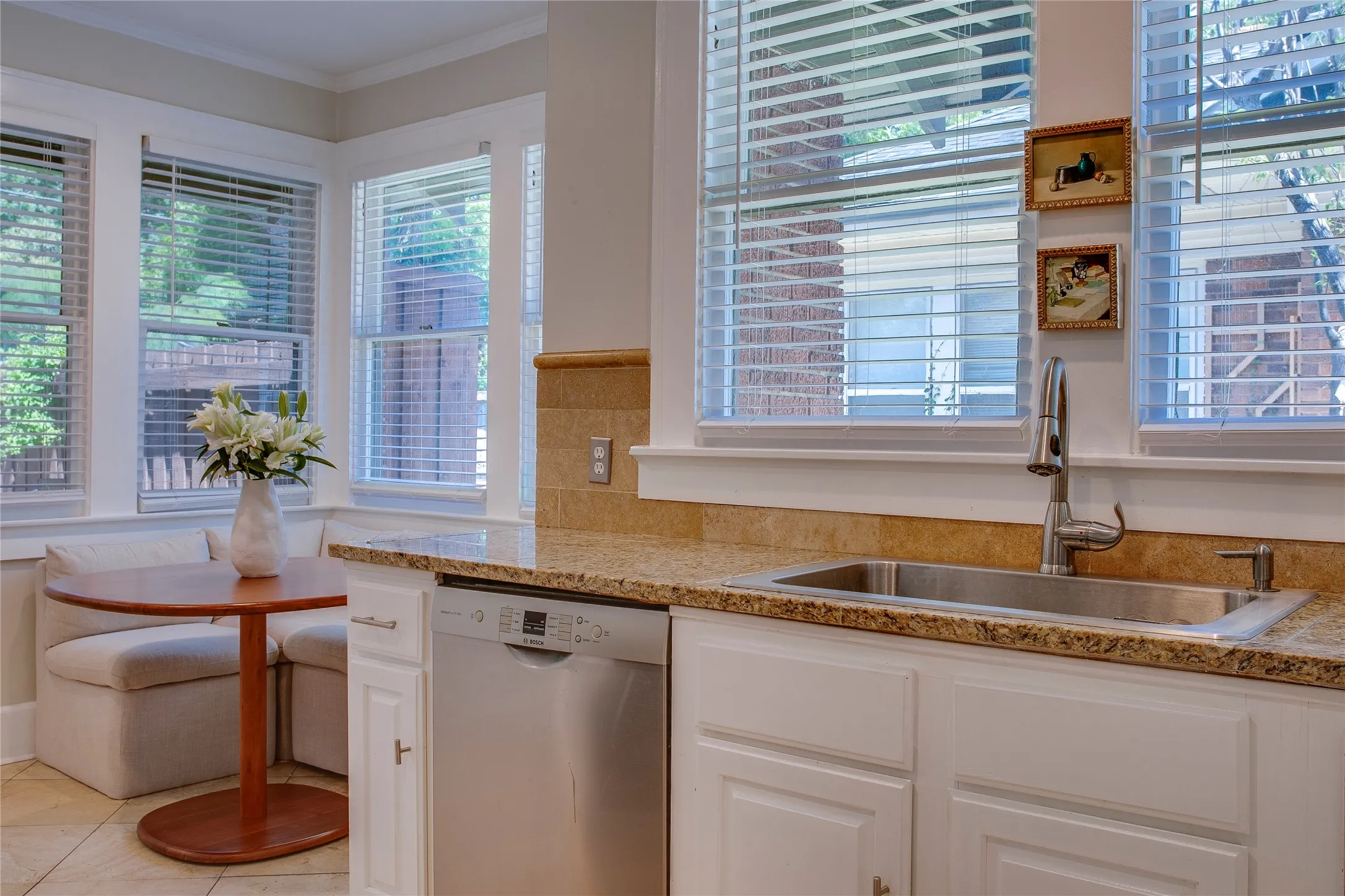 Single Family Residence For Sale in Dallas County , 623 N Montclair Avenue, Dallas, Texas 75208, 3 Bedroom, 2 Bathroom, 1 Garage spaces, 1,811 Sqft, built in 1922, mls#21321701, Real Estate Agent in Dallas, Homes For Sale in Dallas county, Homes For Sale in Dallas, Realtor in Dallas Texas, Real Estate Brokerage Independent Realty Texas, Luminita Cordes Realtor
