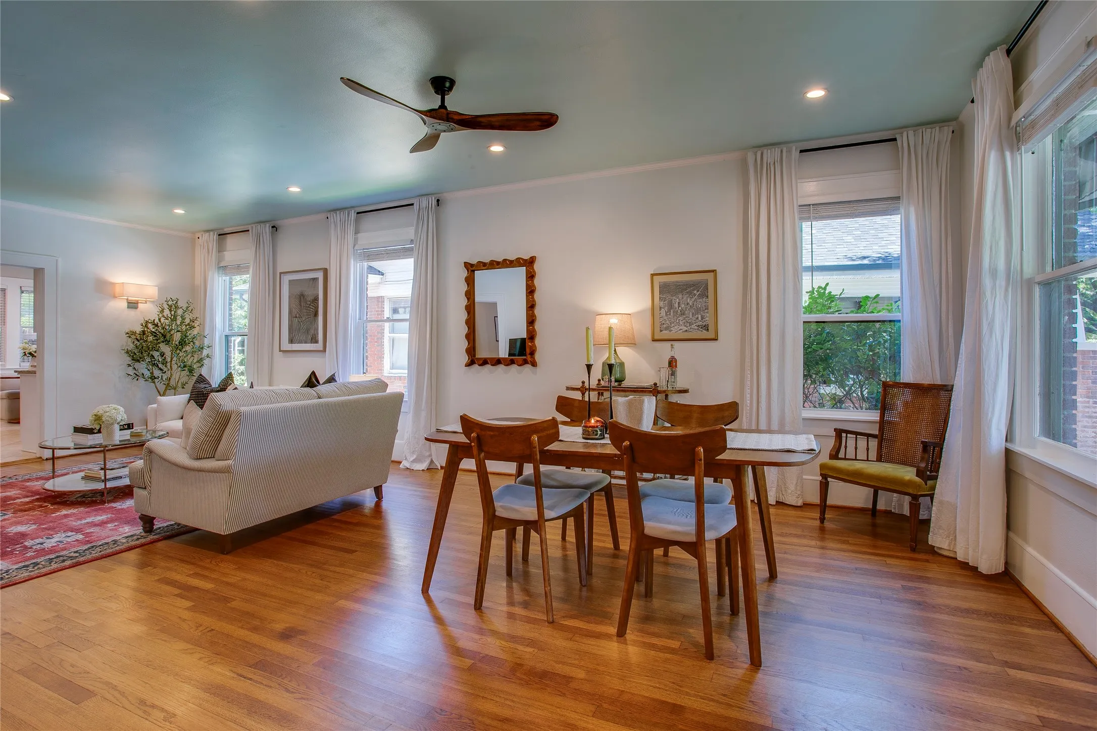 Single Family Residence For Sale in Dallas County , 623 N Montclair Avenue, Dallas, Texas 75208, 3 Bedroom, 2 Bathroom, 1 Garage spaces, 1,811 Sqft, built in 1922, mls#21321701, Real Estate Agent in Dallas, Homes For Sale in Dallas county, Homes For Sale in Dallas, Realtor in Dallas Texas, Real Estate Brokerage Independent Realty Texas, Luminita Cordes Realtor