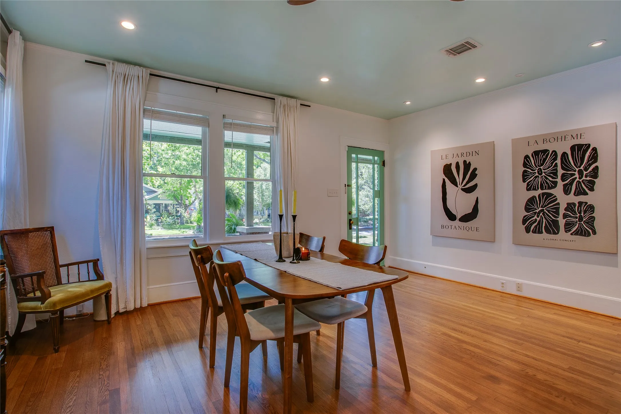 Single Family Residence For Sale in Dallas County , 623 N Montclair Avenue, Dallas, Texas 75208, 3 Bedroom, 2 Bathroom, 1 Garage spaces, 1,811 Sqft, built in 1922, mls#21321701, Real Estate Agent in Dallas, Homes For Sale in Dallas county, Homes For Sale in Dallas, Realtor in Dallas Texas, Real Estate Brokerage Independent Realty Texas, Luminita Cordes Realtor